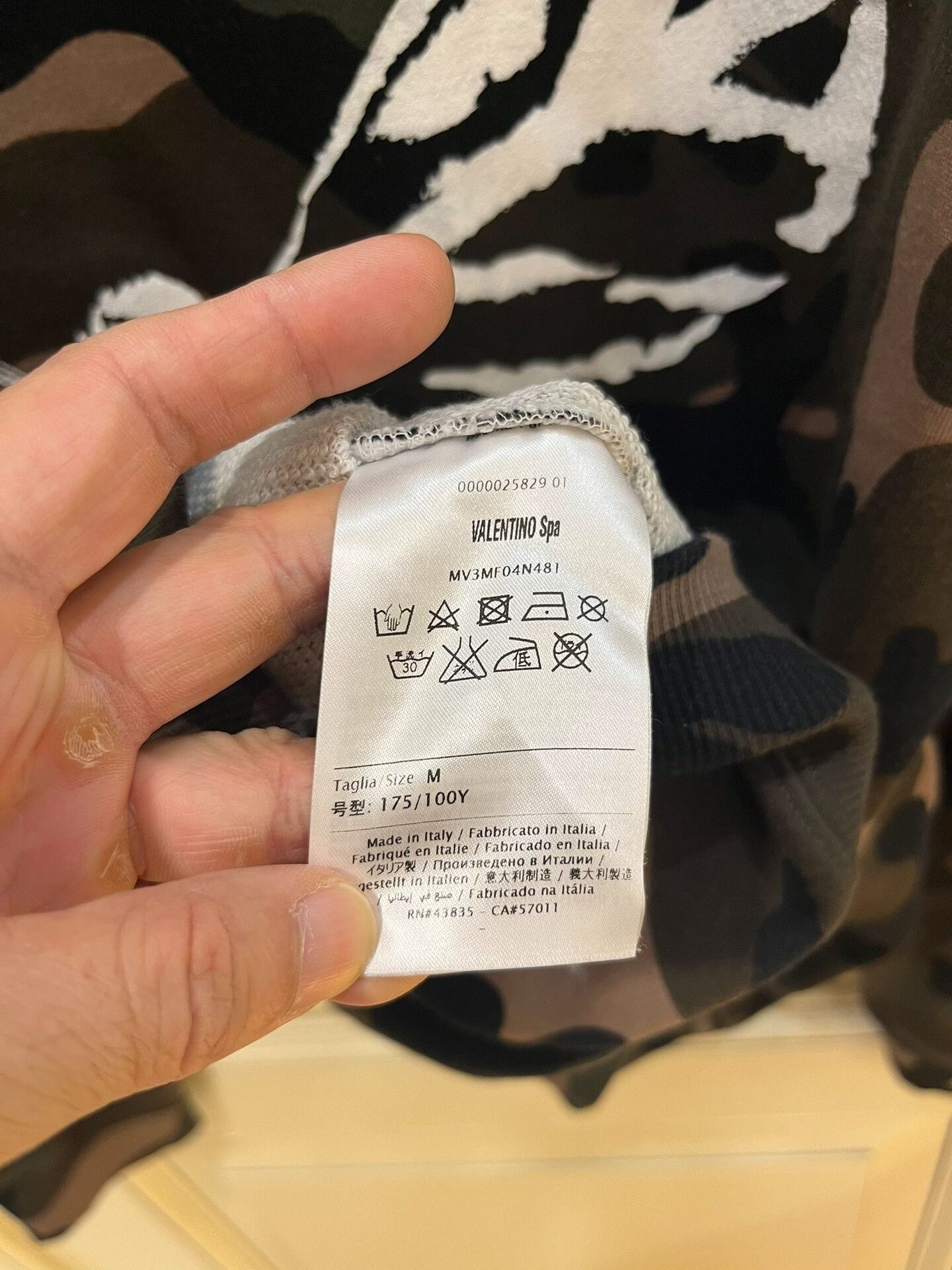 Valentino Valentino Camouflage Print Crewneck Sweatshirt Size US M / EU 48-50 / 2 - 9 Thumbnail