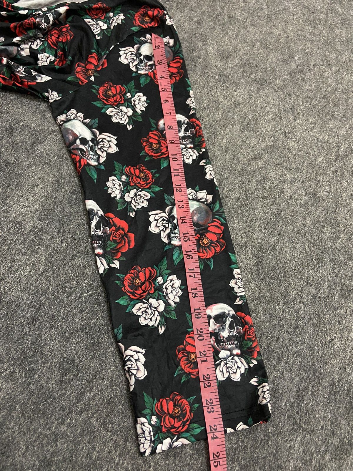 Vintage Y2K long sleeve punk full print skull & flowers Size XXL / US 16-18 / IT 52-54 - 9 Thumbnail