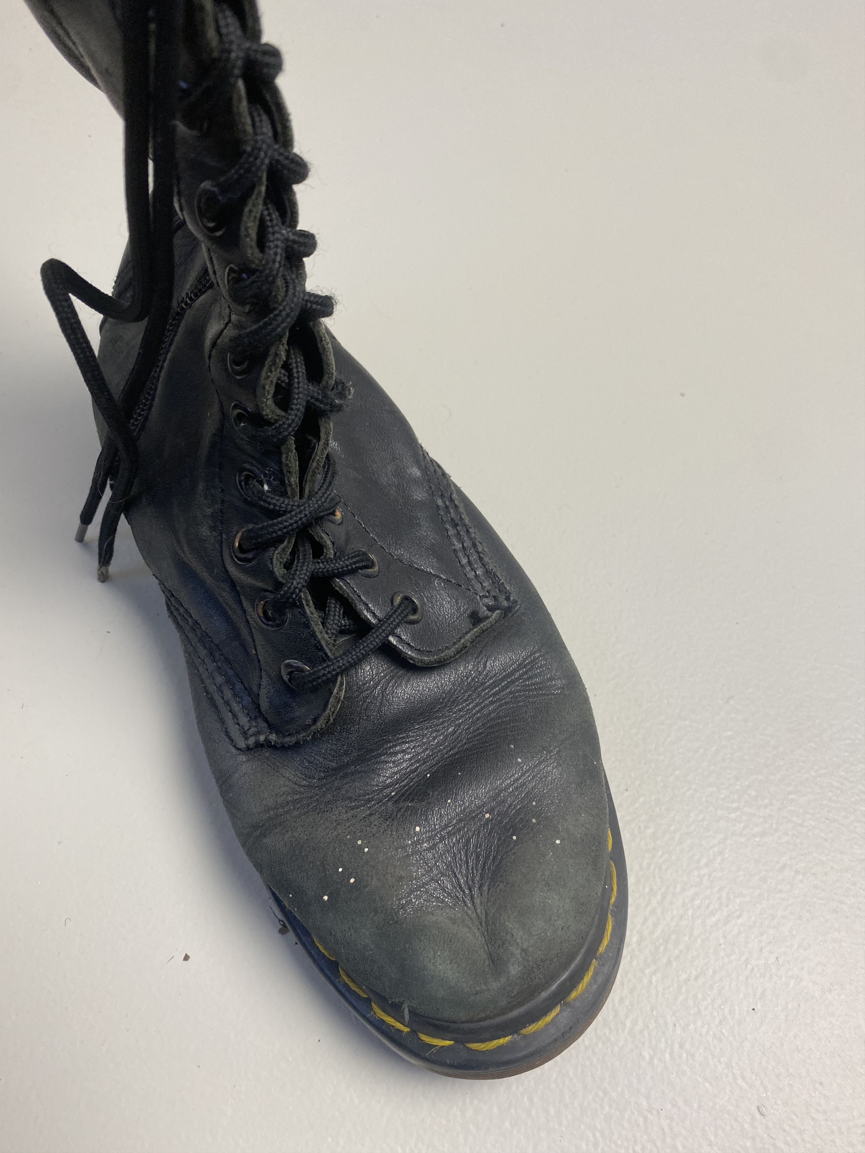 Dr. Martens Dr Martens 11550 Eyelett Skulls Knee High Lace boots Size US 7 / IT 37 - 13 Thumbnail