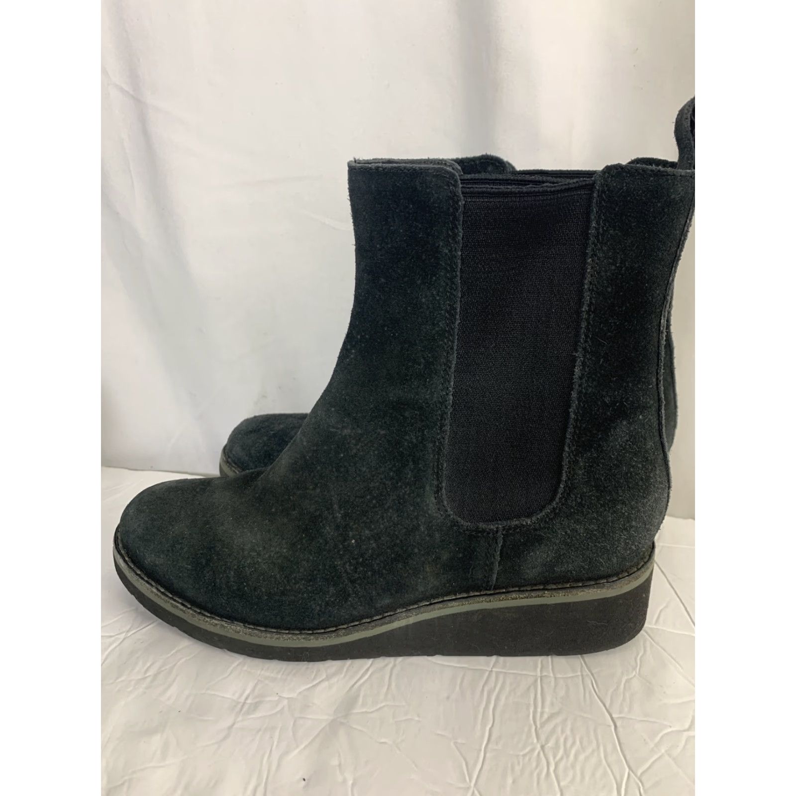 Cole Haan VINTAGE Cole Haan Chelsea Boots Suede Black Pull On Ankle Women 7.5 US 7.5 Boots Size US 8 / IT 38 - 7 Thumbnail