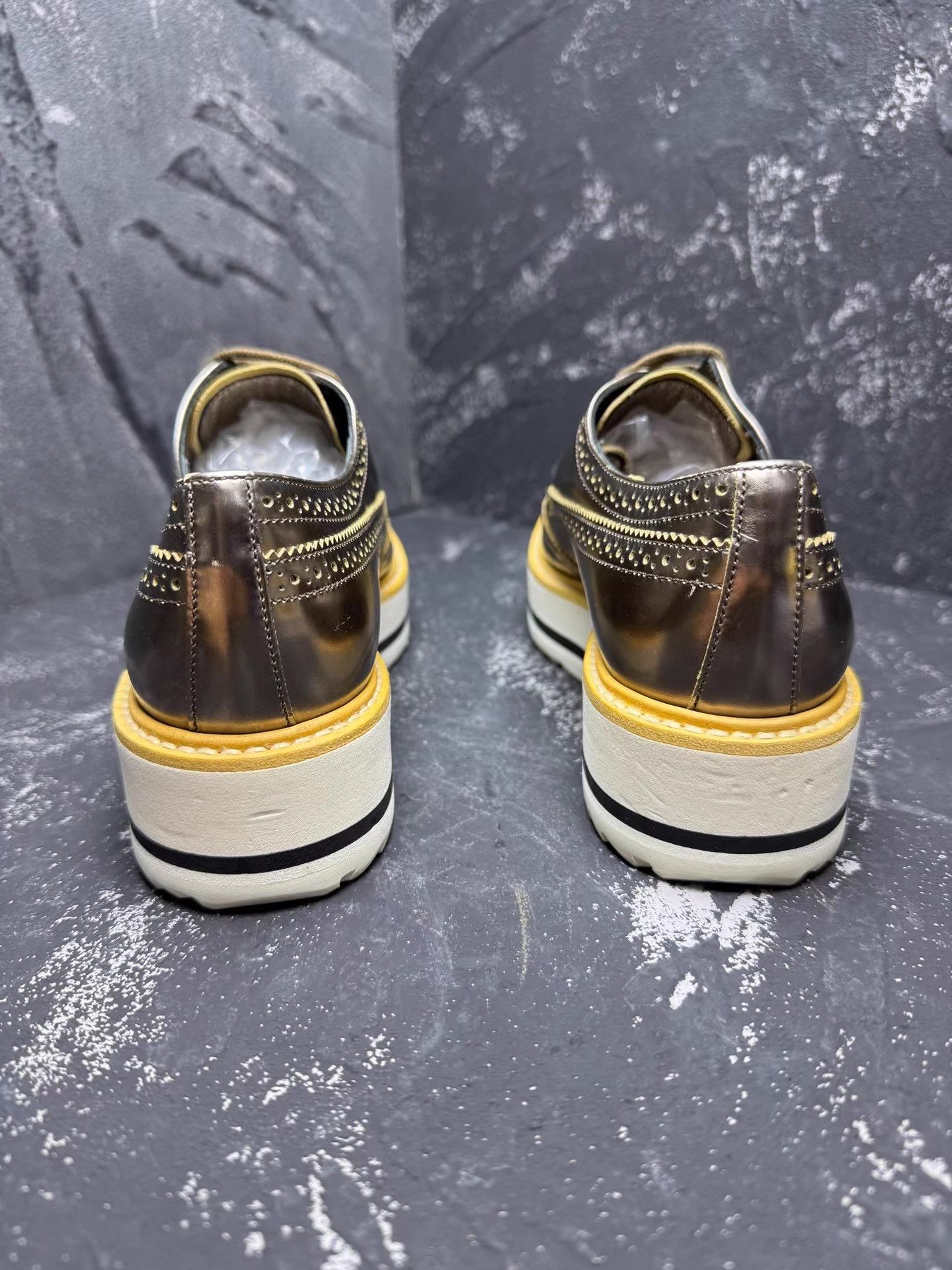 Prada Prada Gold Platform Sneakers Q10 Size US 5 / IT 35 - 6 Thumbnail