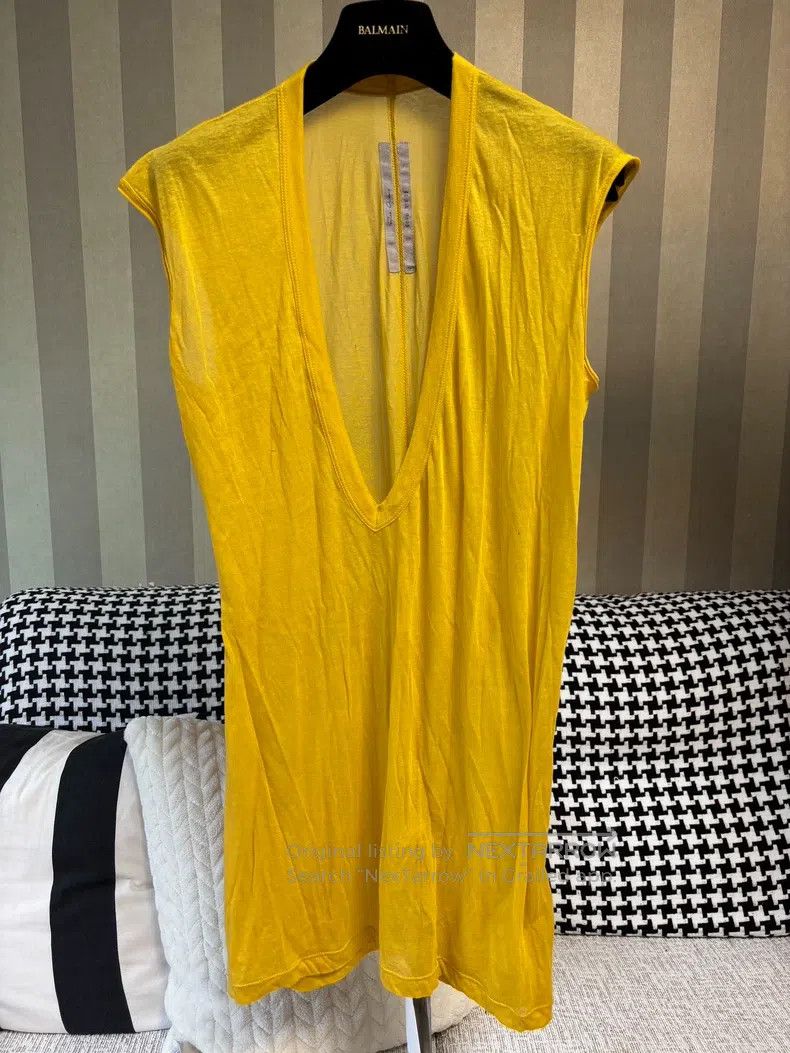 Rick Owens Rick Owens Deep V-neck sleeveless vest Size US S / EU 44-46 / 1 - 1 Thumbnail