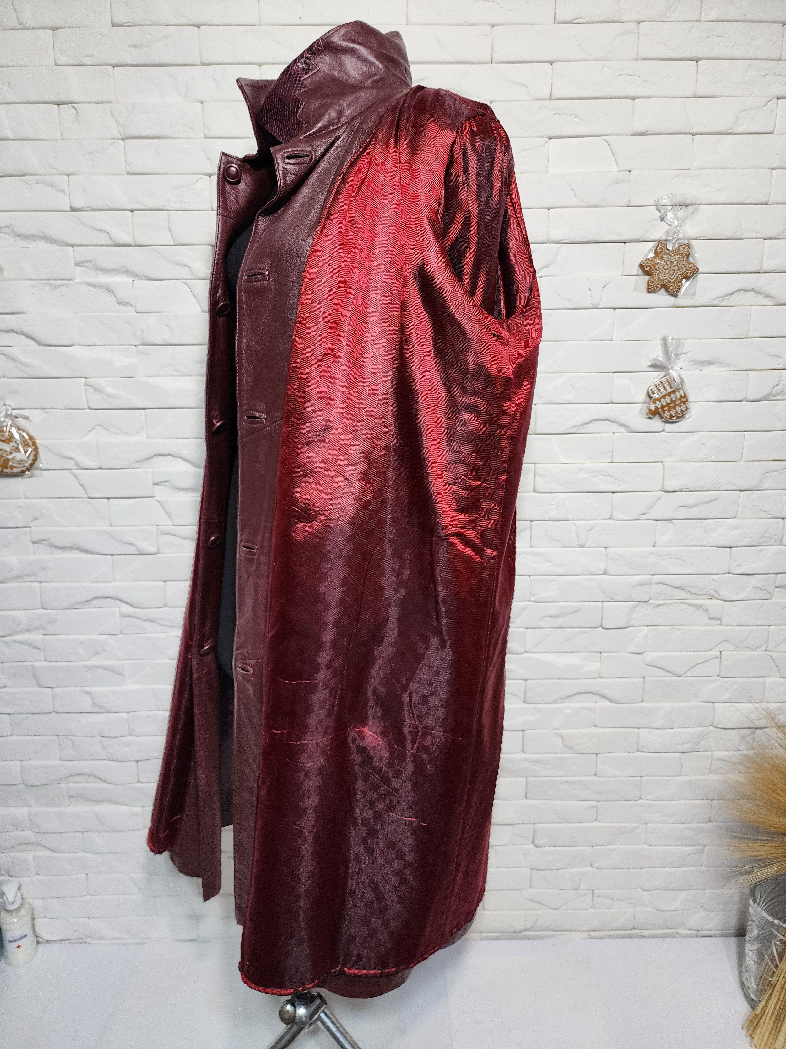 Uniqlo Burgundy Leather Raincoat: Women's Long Leather Jacket Size 3XL / US 20-22 - 10 Thumbnail