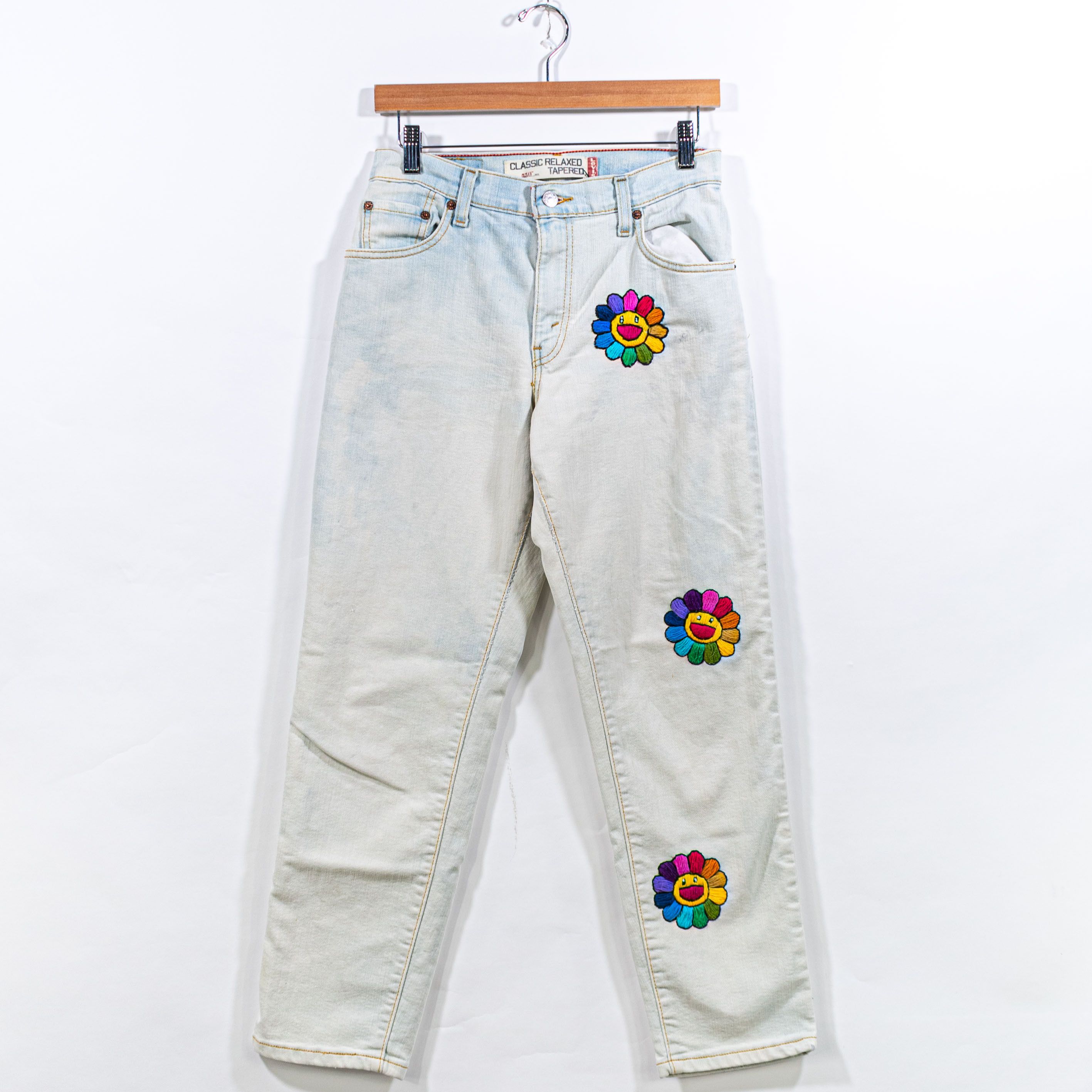 Levi's Levis 550 Relaxed Tapered Jeans Custom Embroidered Flower Size 29" - 1 Thumbnail