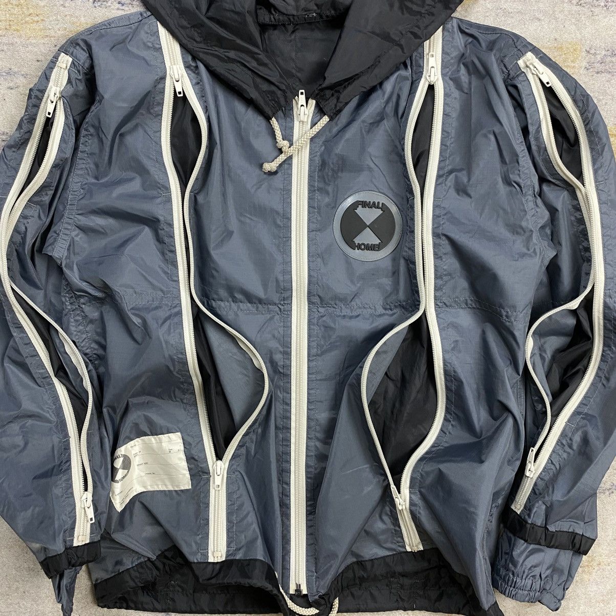 Final Home Final home survival jacket Size US S / EU 44-46 / 1 - 4 Thumbnail