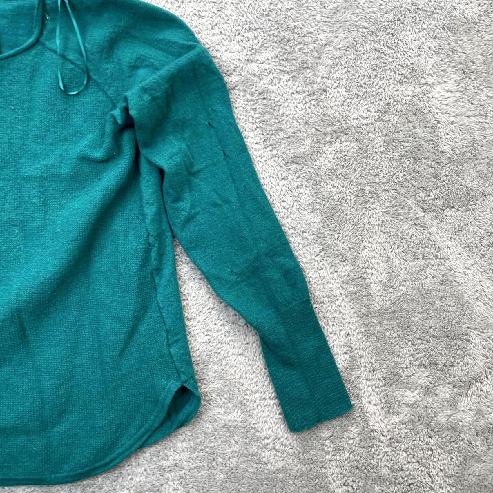 Vintage Tahari Sweater Womens L Blue Extrafine Merino Wool Knit Round Neck Back Zip Size L / US 10 / IT 46 - 4 Thumbnail