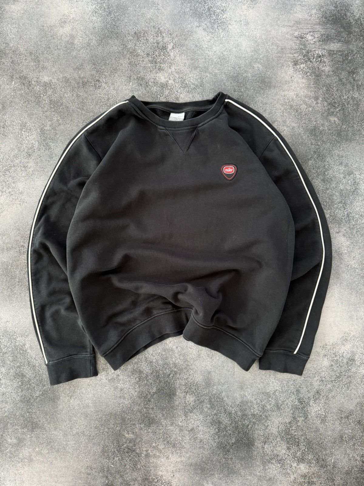 Nike Vintage Nike Logo Baggy Crewneck Sweatshirt Swoosh y2k Size US L / EU 52-54 / 3 - 1 Thumbnail
