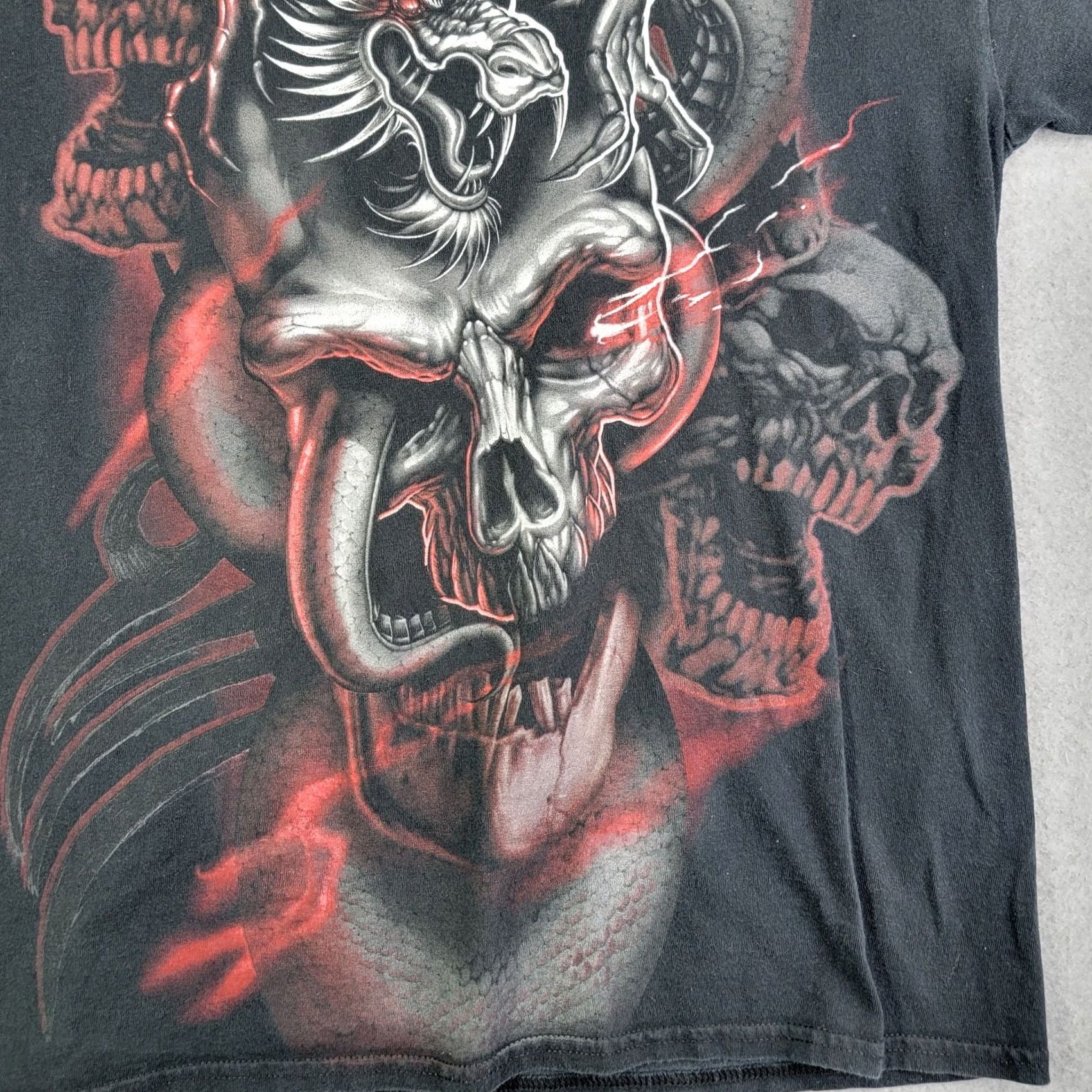 Vintage VINTAGE Goth Skull Dragon T-shirt Men Sz L Black Red Smoke MMA Crew Neck Short Sleeve T-Shirt Boys? Size US L / EU 52-54 / 3 - 3 Thumbnail