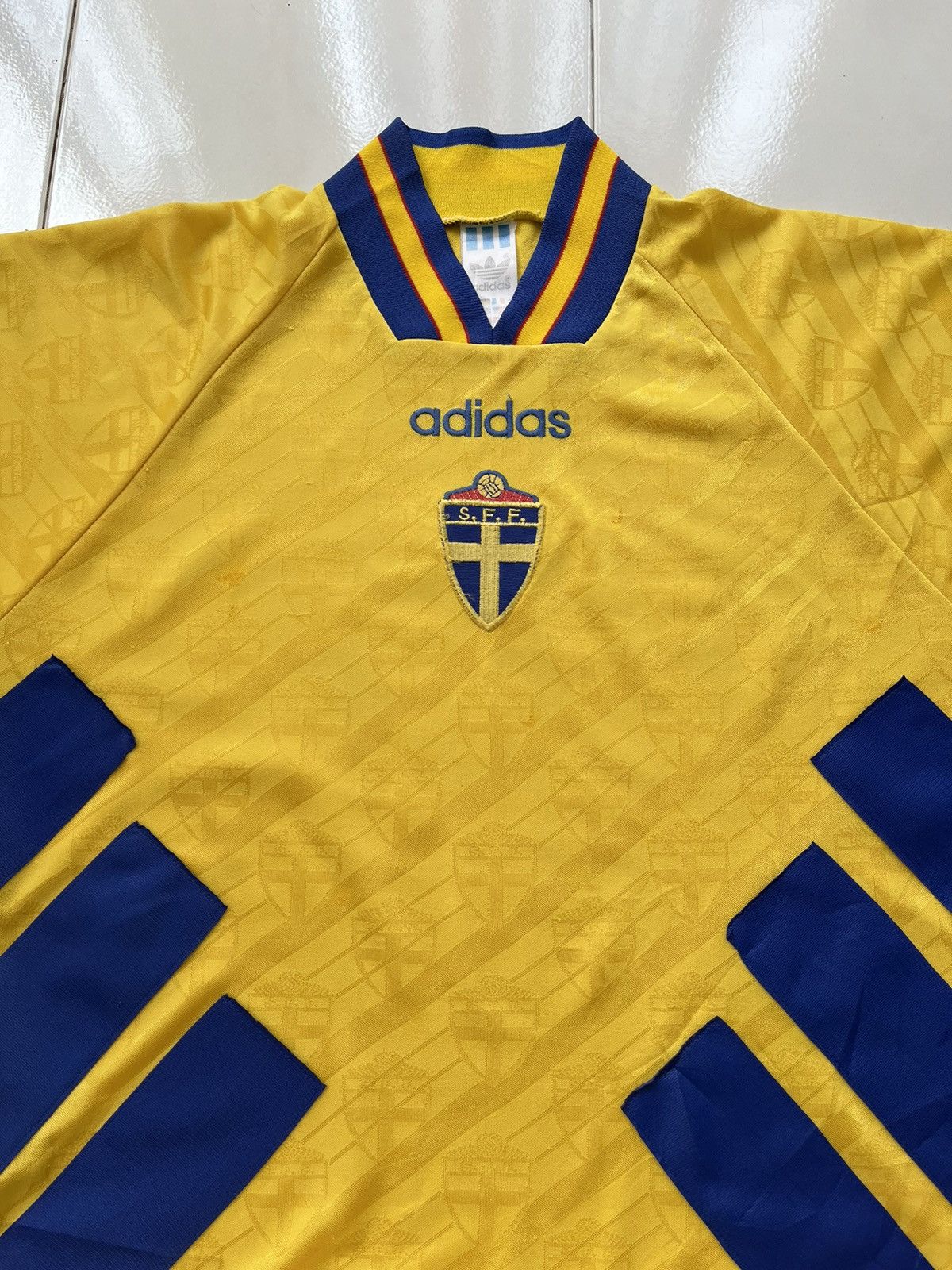 Adidas Sweden 1994/1996 Home ( Golden Generation ) Size US M / EU 48-50 / 2 - 19 Thumbnail