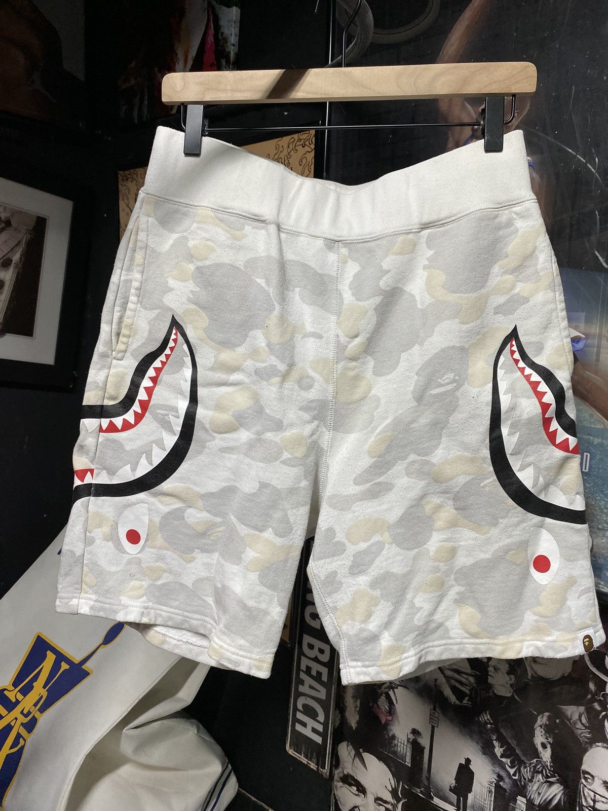 Bape A Bathing Ape White Camo Bape Glow Camo Sweat Shorts Medium Size US 29 - 2 Thumbnail