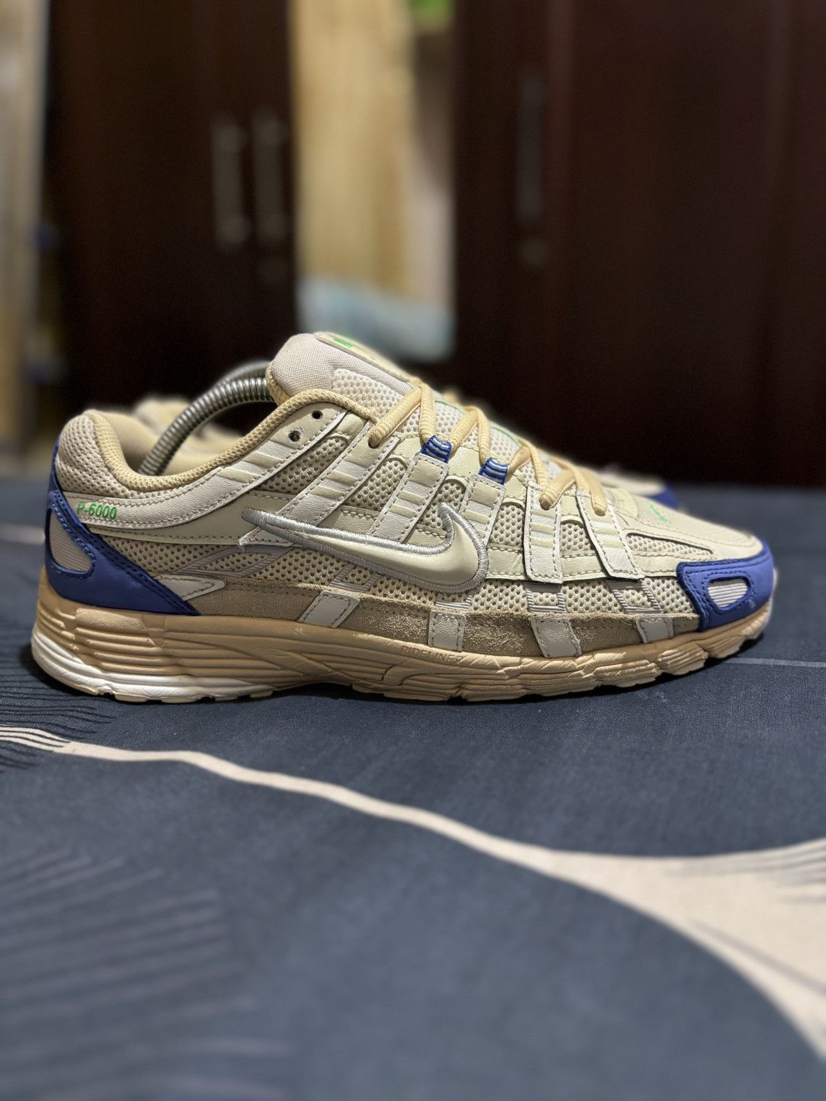 Nike NIKE P-6000 COCONUT MILK SAIL Size US 9 / EU 42 - 2 Thumbnail