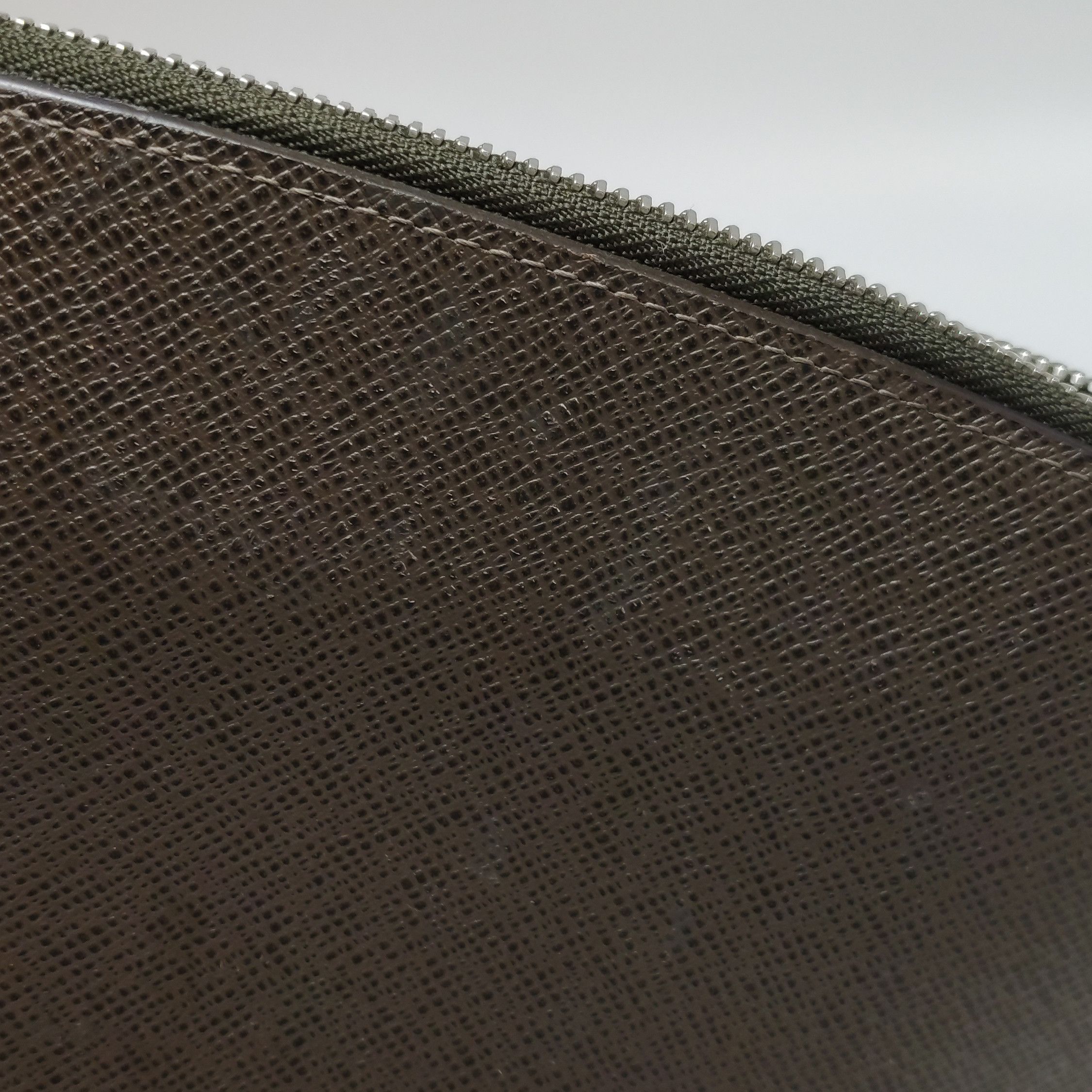 Louis Vuitton Louis Vuitton (LV) Atoll leather solid color clutch -y2506 Size ONE SIZE - 6 Thumbnail