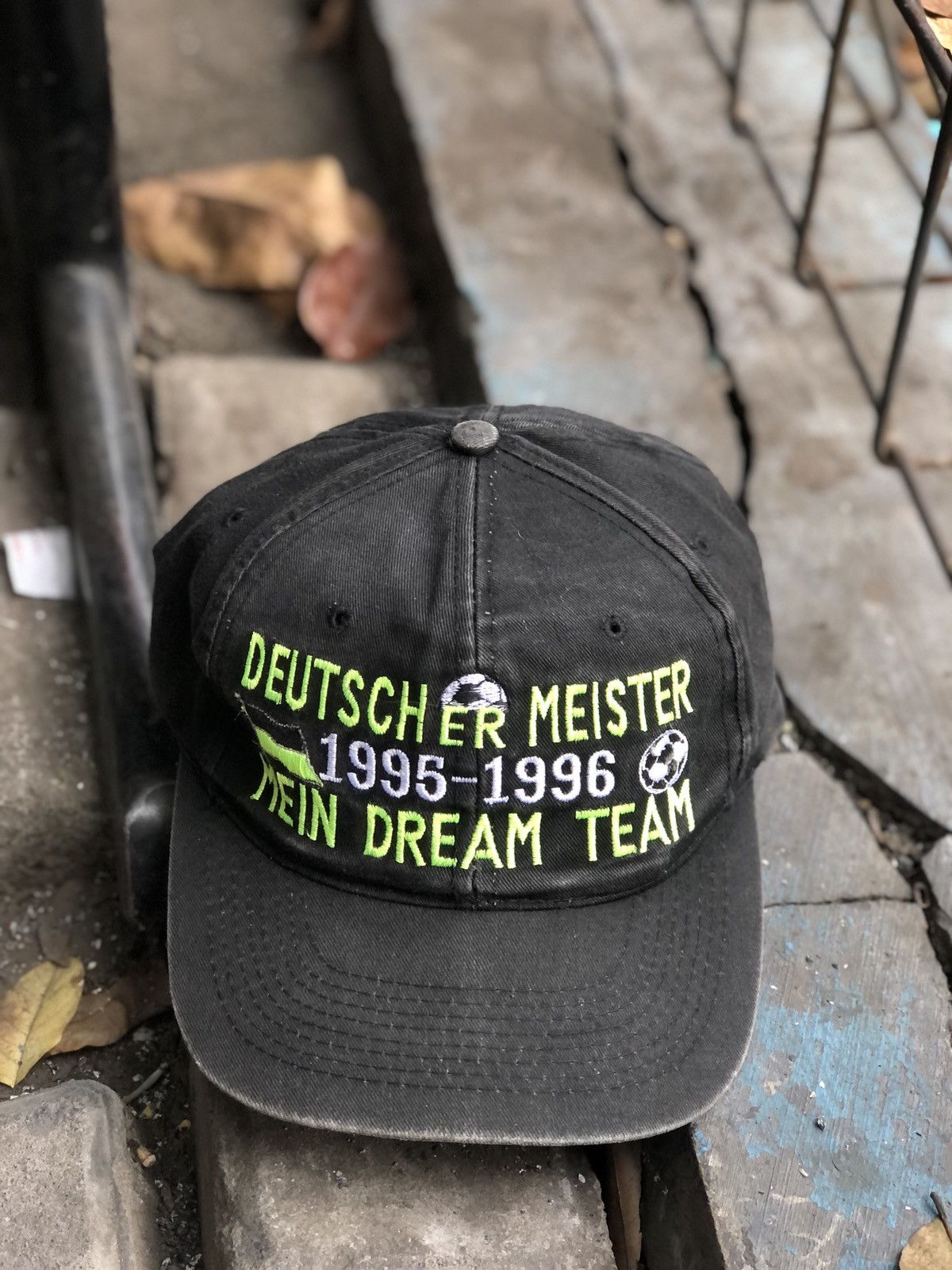 Vintage Vintage Borussia Dortmund Deutscher Meister 1995-1996 hat Size ONE SIZE - 2 Thumbnail