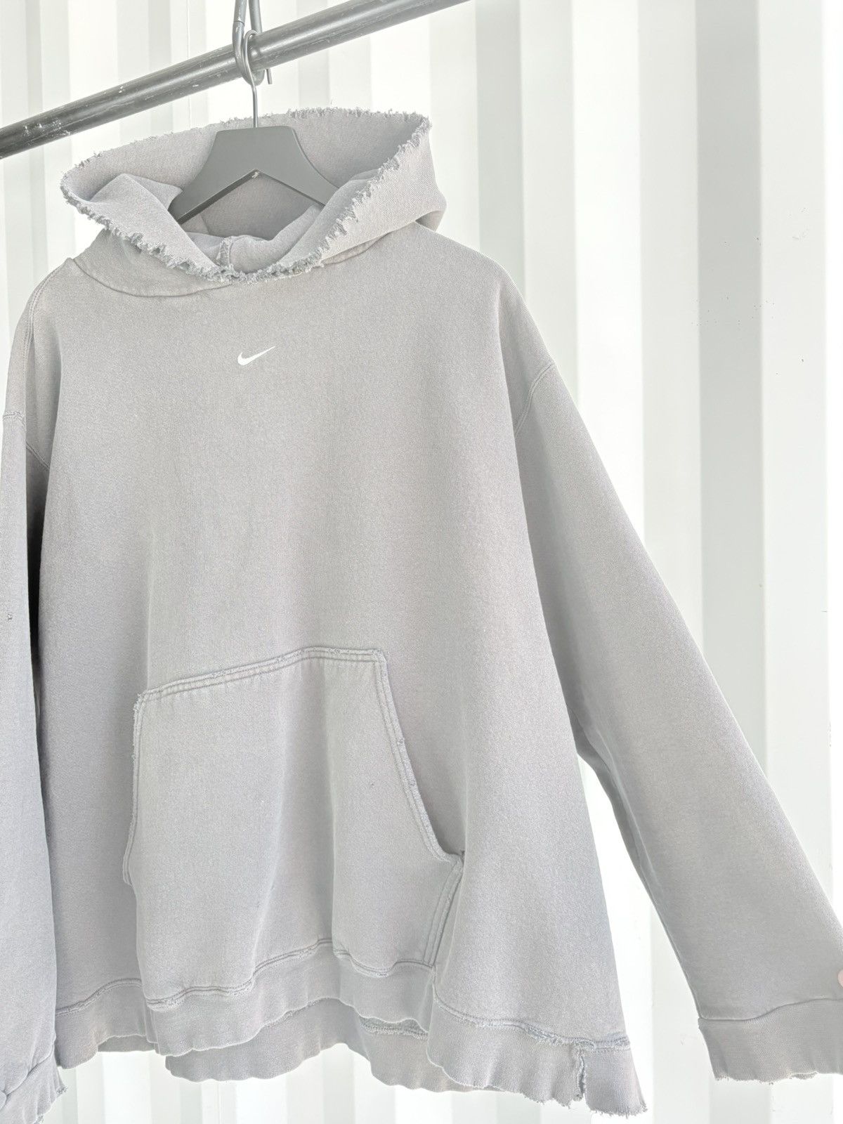Nike Vintage Nike Center Logo Boxy Thrashed Sun Faded Hoodie ERD Size US XXL / EU 58 / 5 - 4 Thumbnail