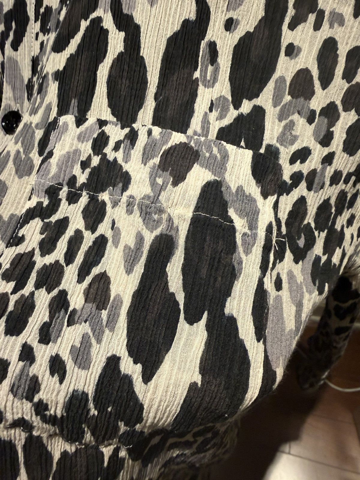 Saint Laurent Paris Snow leopard print crepe shirt size 40 Size US M / EU 48-50 / 2 - 9 Thumbnail