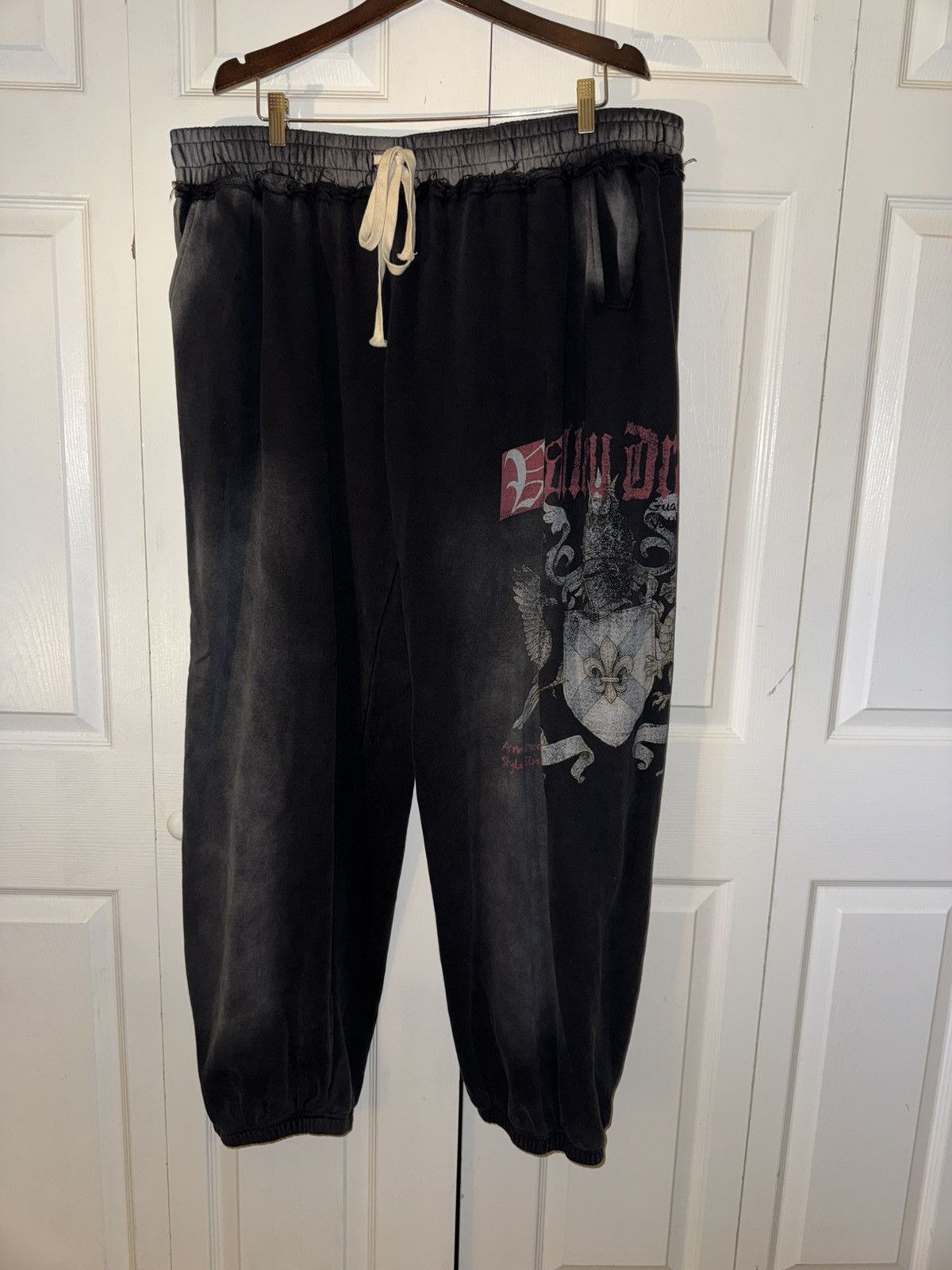 Vale Vale Forever Crest Sweats Size US 38 / EU 54 - 1 Thumbnail