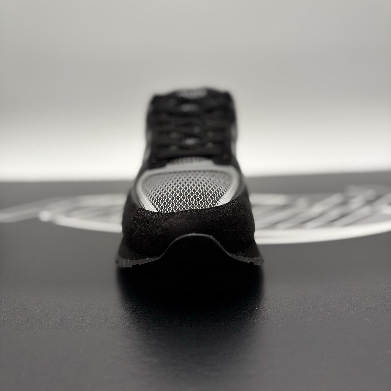 Louis Vuitton (9-9.5 US) Louis Vuitton Run Away Low ' Black ' | EXCELLENT! Size US 9.5 / EU 42-43 - 6 Thumbnail