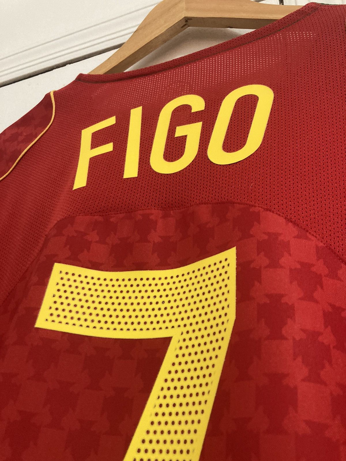 Nike Nike 2004-06 Portugal Home Shirt Figo #7 Mens Large Size US L / EU 52-54 / 3 - 7 Thumbnail