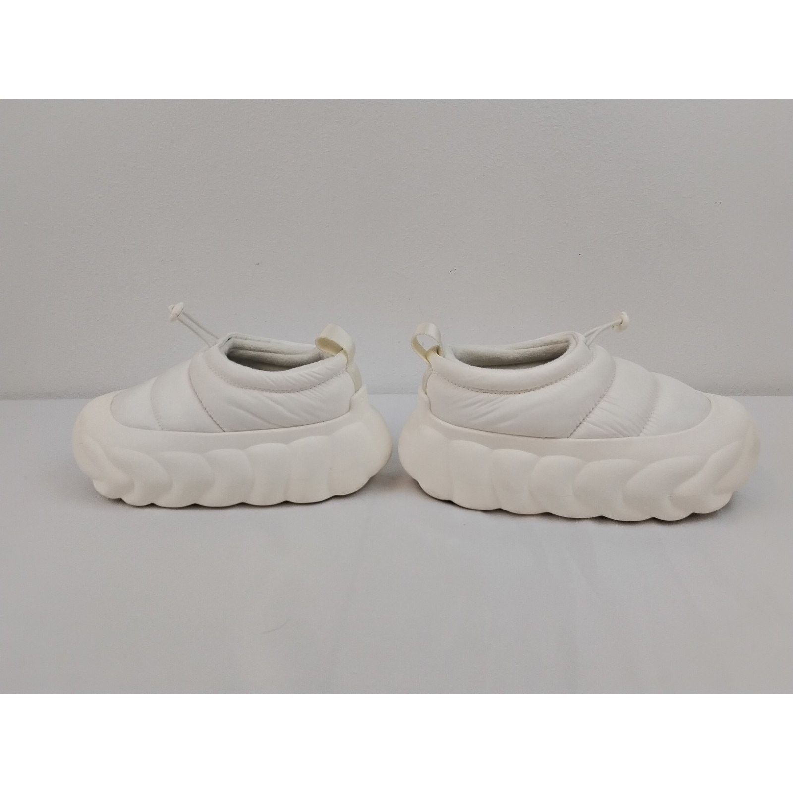 Crocs Crocs Overpuff Shorty Slip-On Shoes Men's 7 Women's 9 White Size US 7 / EU 40 - 15 Thumbnail