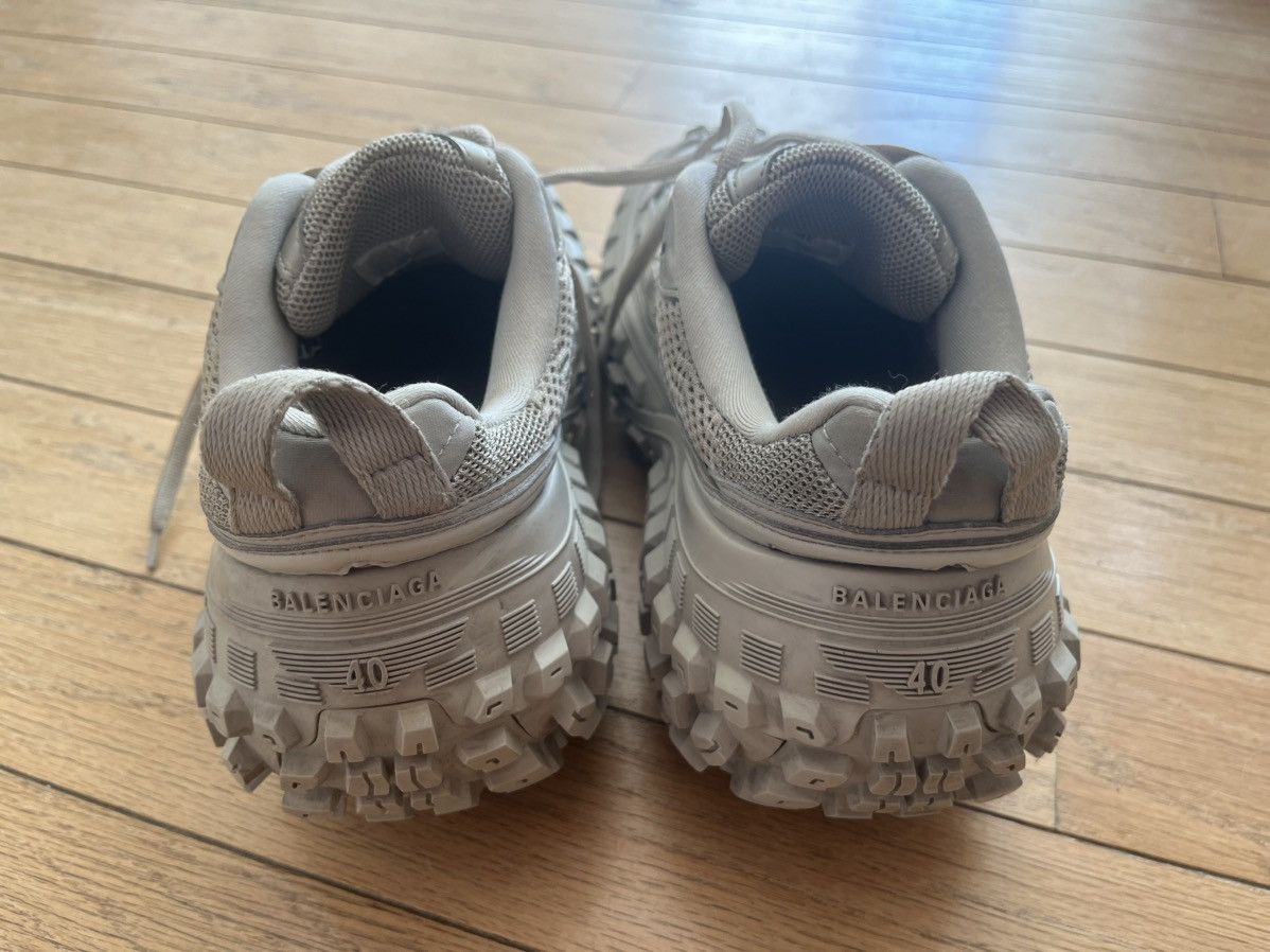 Balenciaga Balenciaga Bouncer Sneaker (Beige) Size US 7 / EU 40 - 4 Thumbnail