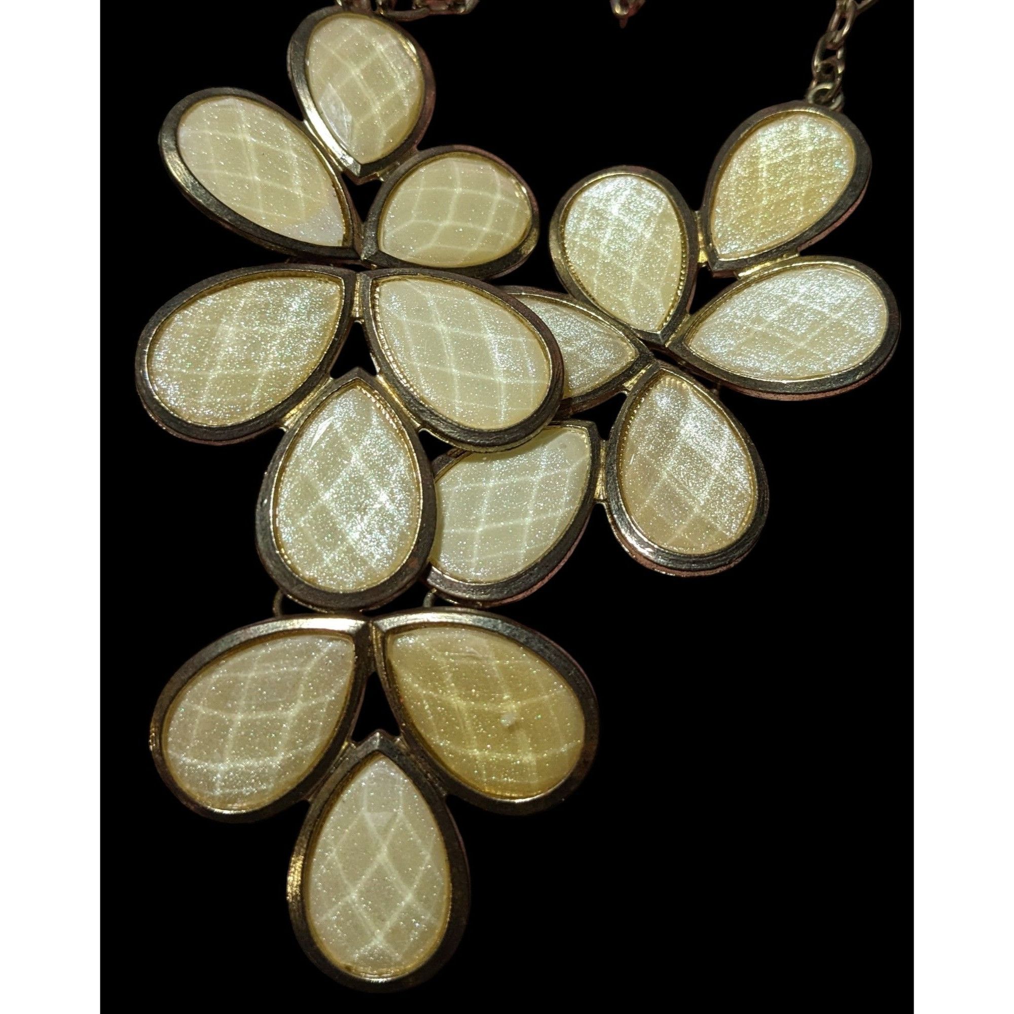 Other Vintage Yellow Floral Shimmer Statement Necklace Size ONE SIZE - 4 Thumbnail