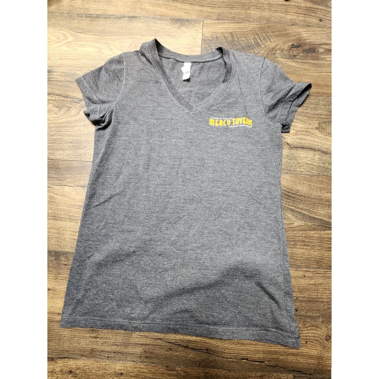 Vintage VINTAGE N/A Mercy Tavern Salem MA T Shirt Womens M V-Neck Double Sided Gray Crew Neck Short Sleeve Juniors Teen Bermuda? Size M / US 6-8 / IT 42-44 - 2 Thumbnail