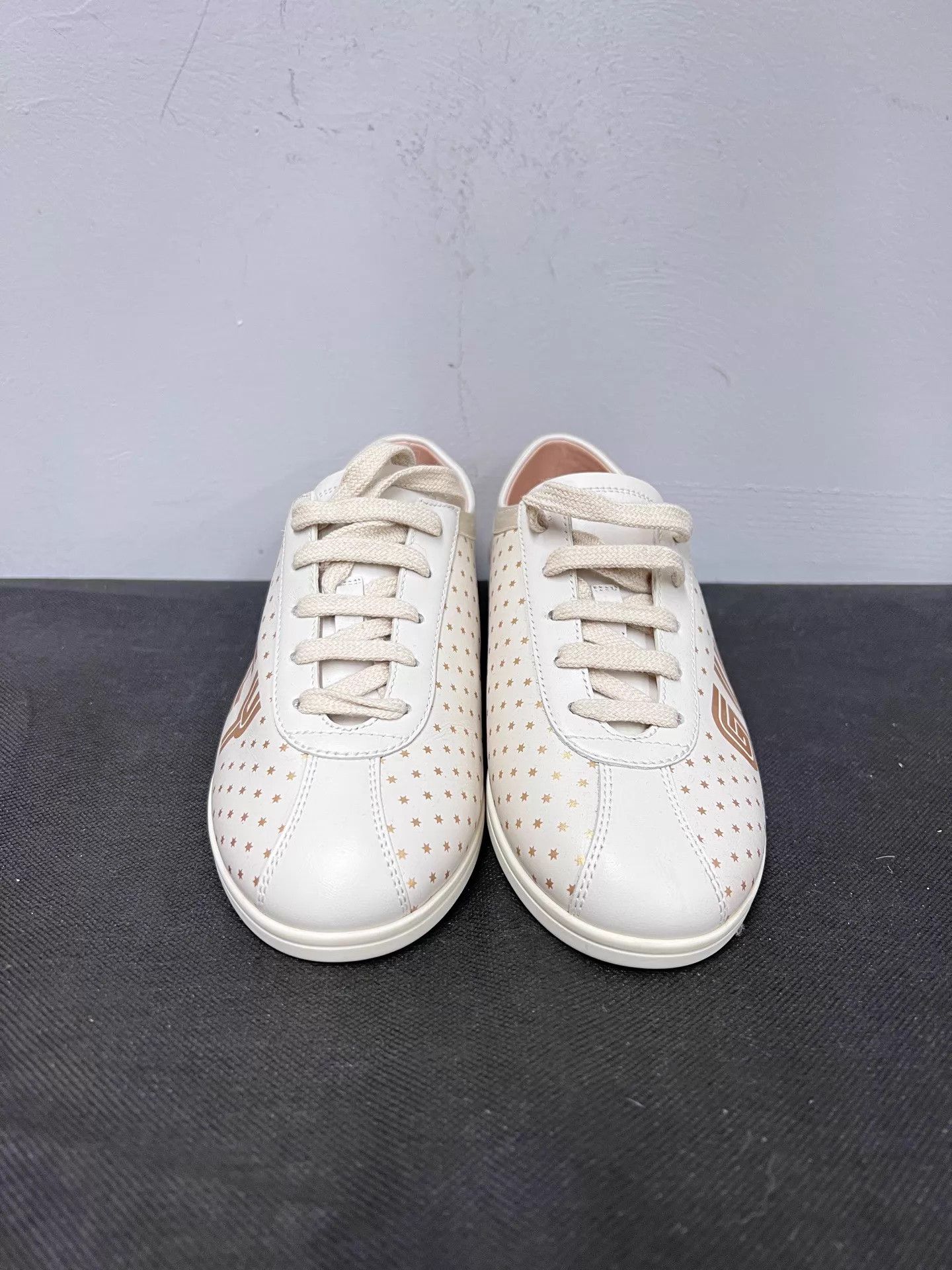 Gucci Gucci GG Logo Star Off-White Sneaker EUR 35.5 Size US 5 / IT 35 - 2 Thumbnail