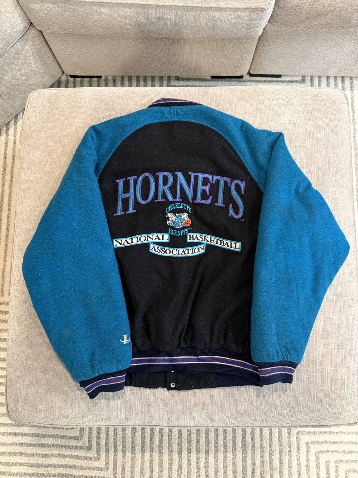 Logo Athletic Crazy Official NBA Vintage Charlotte Hornets Bomber Size US M / EU 48-50 / 2 - 2 Thumbnail