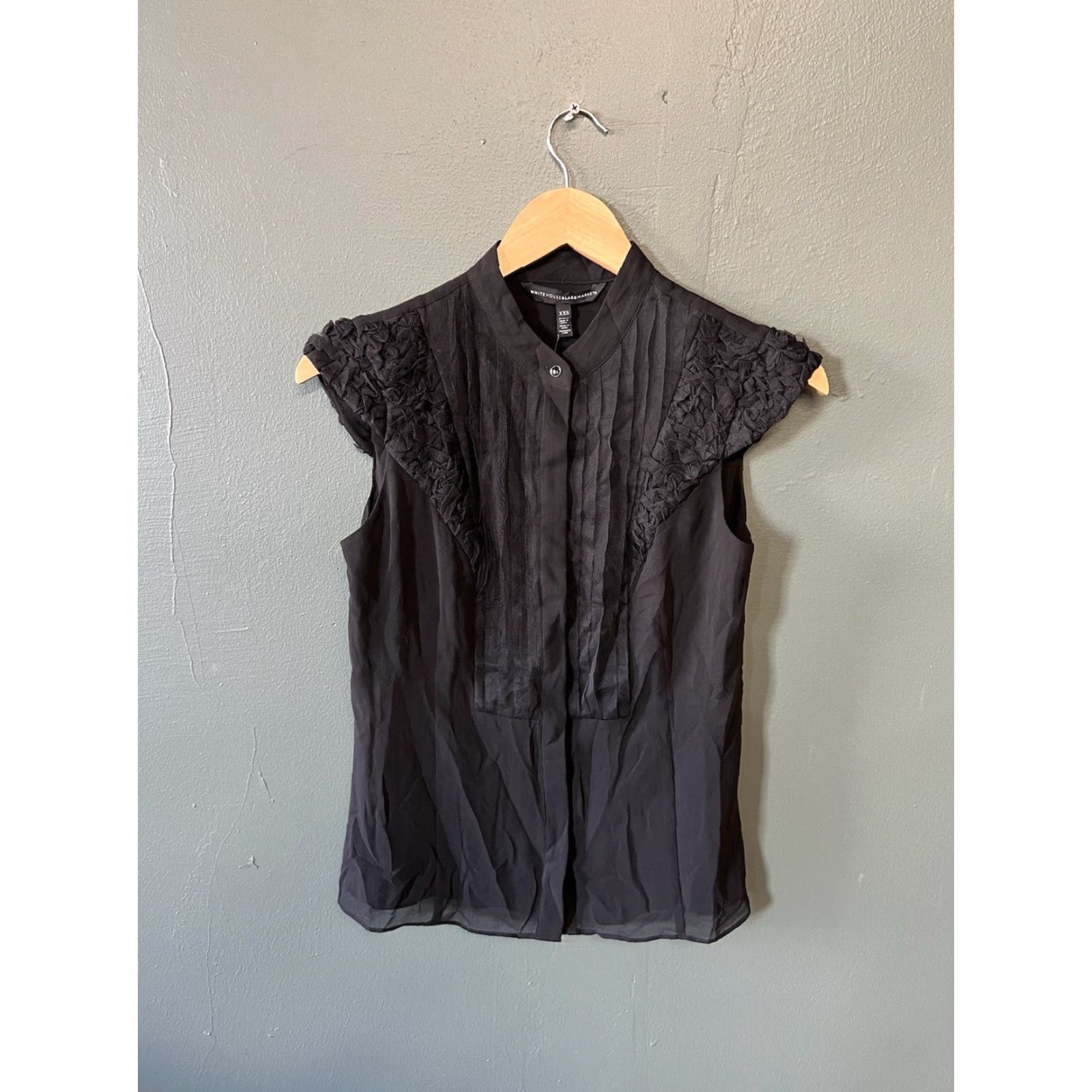 White House Black Market White House Black Market Blouse Womens Sleeveless 2XS White NWT Size XXS / US 00 / IT 34 - 2 Thumbnail