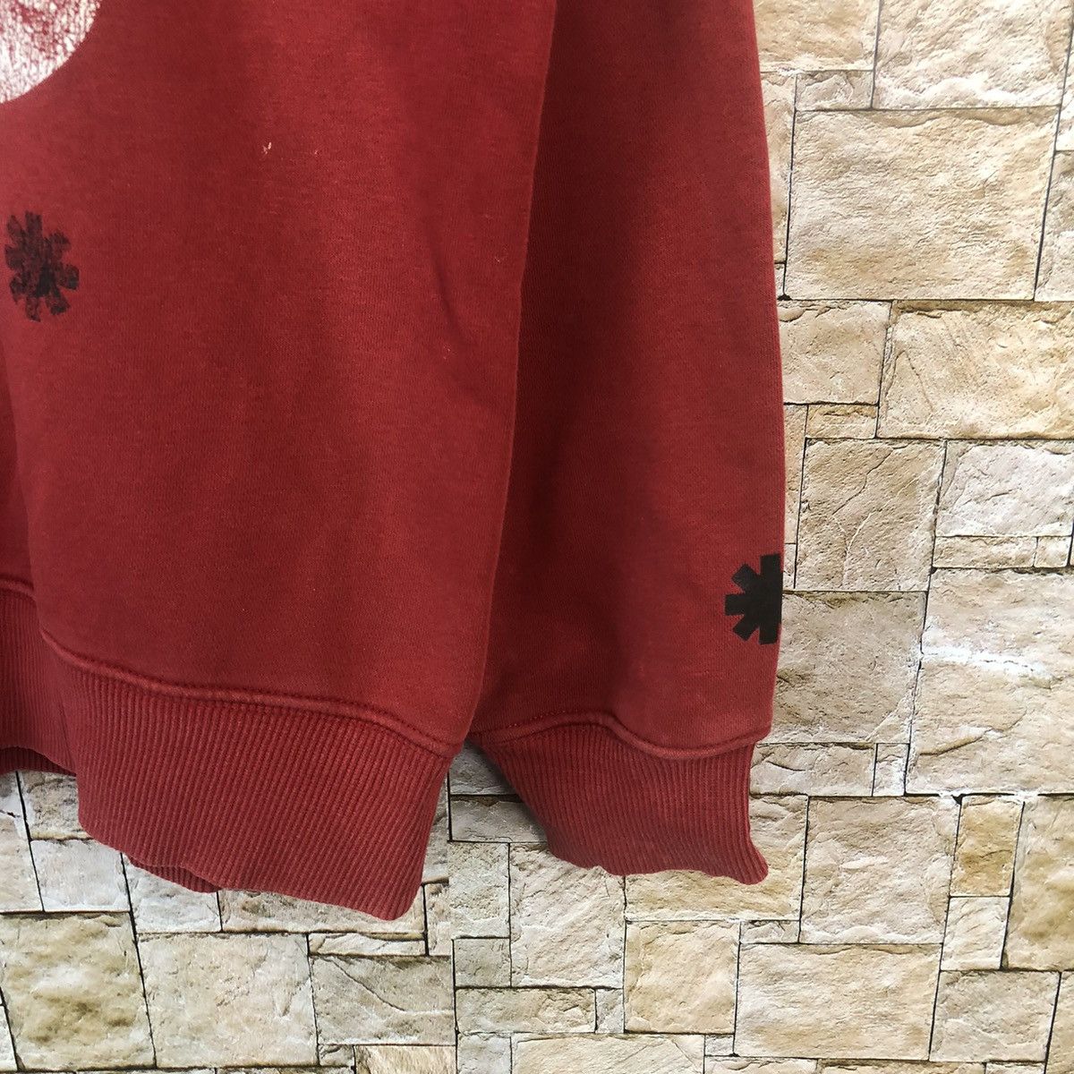 Band Tees GU Red Hot Chilli Peppers Red Sweatshirt #A10 Size US M / EU 48-50 / 2 - 8 Thumbnail