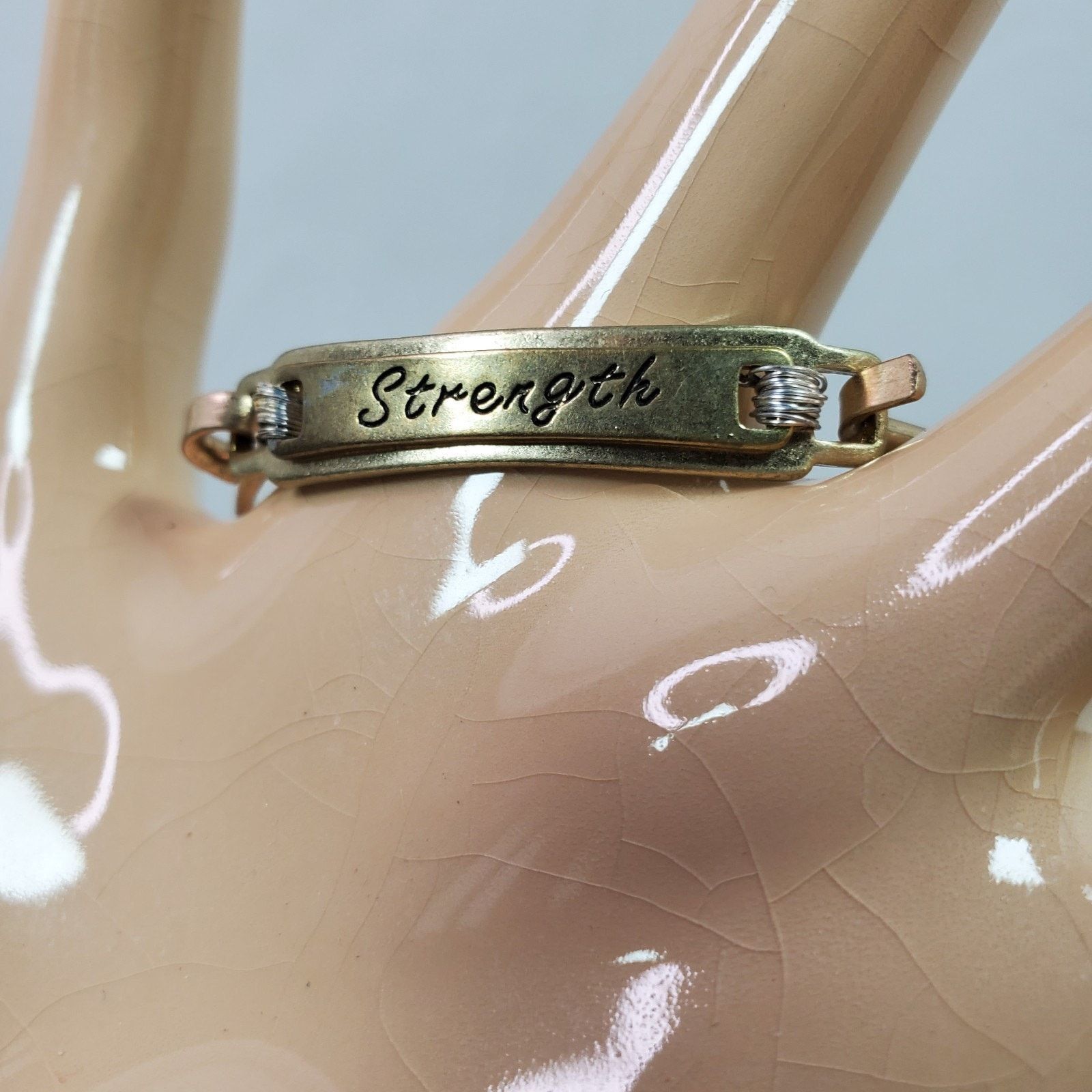 The Unbranded Brand Casual Strength Career Cuff Bracelet Gold Tone NOS Size ONE SIZE - 2 Thumbnail