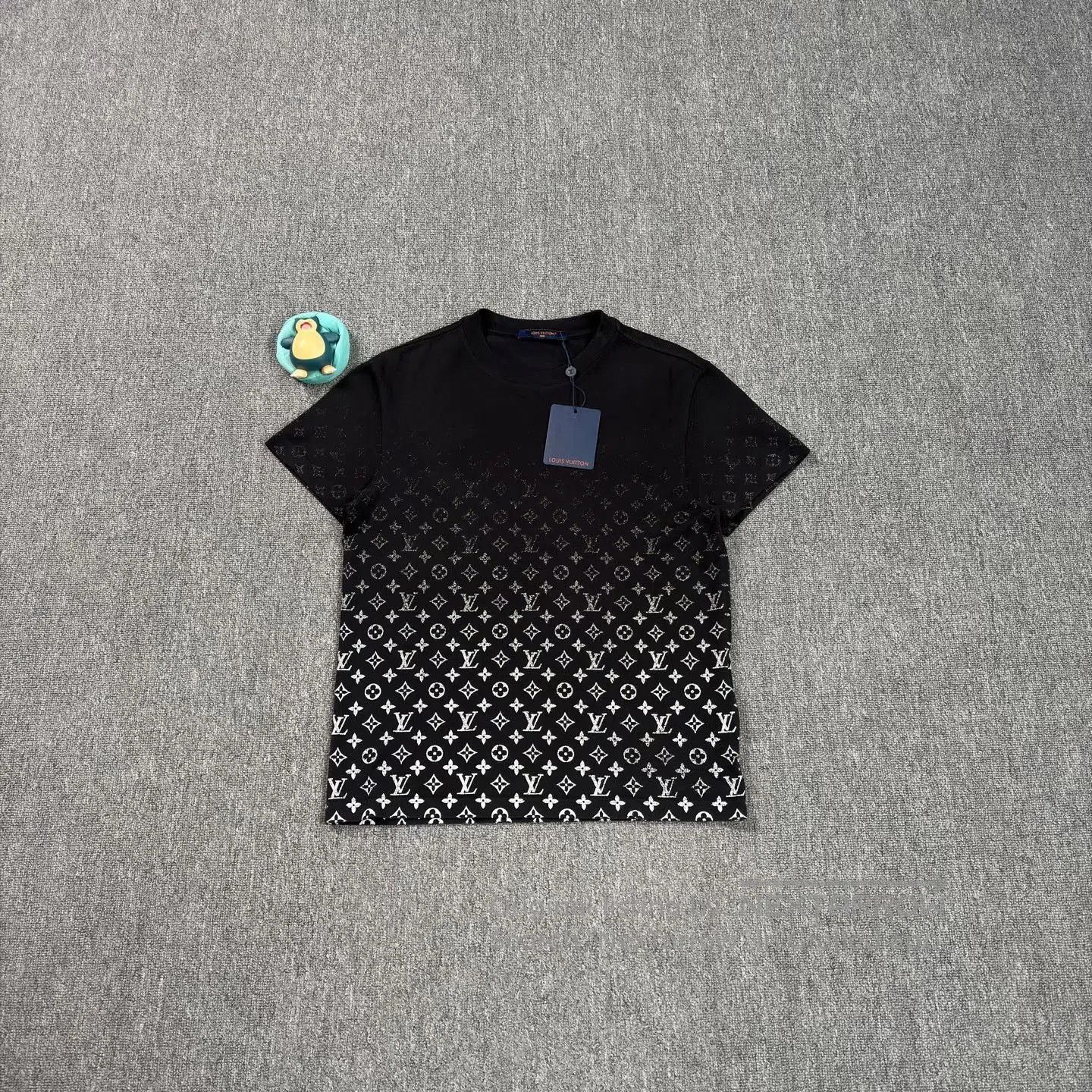 Louis Vuitton LV Black White Gradient Monogram Short-Sleeve. Size XS / US 0-2 / IT 36-38 - 1 Thumbnail