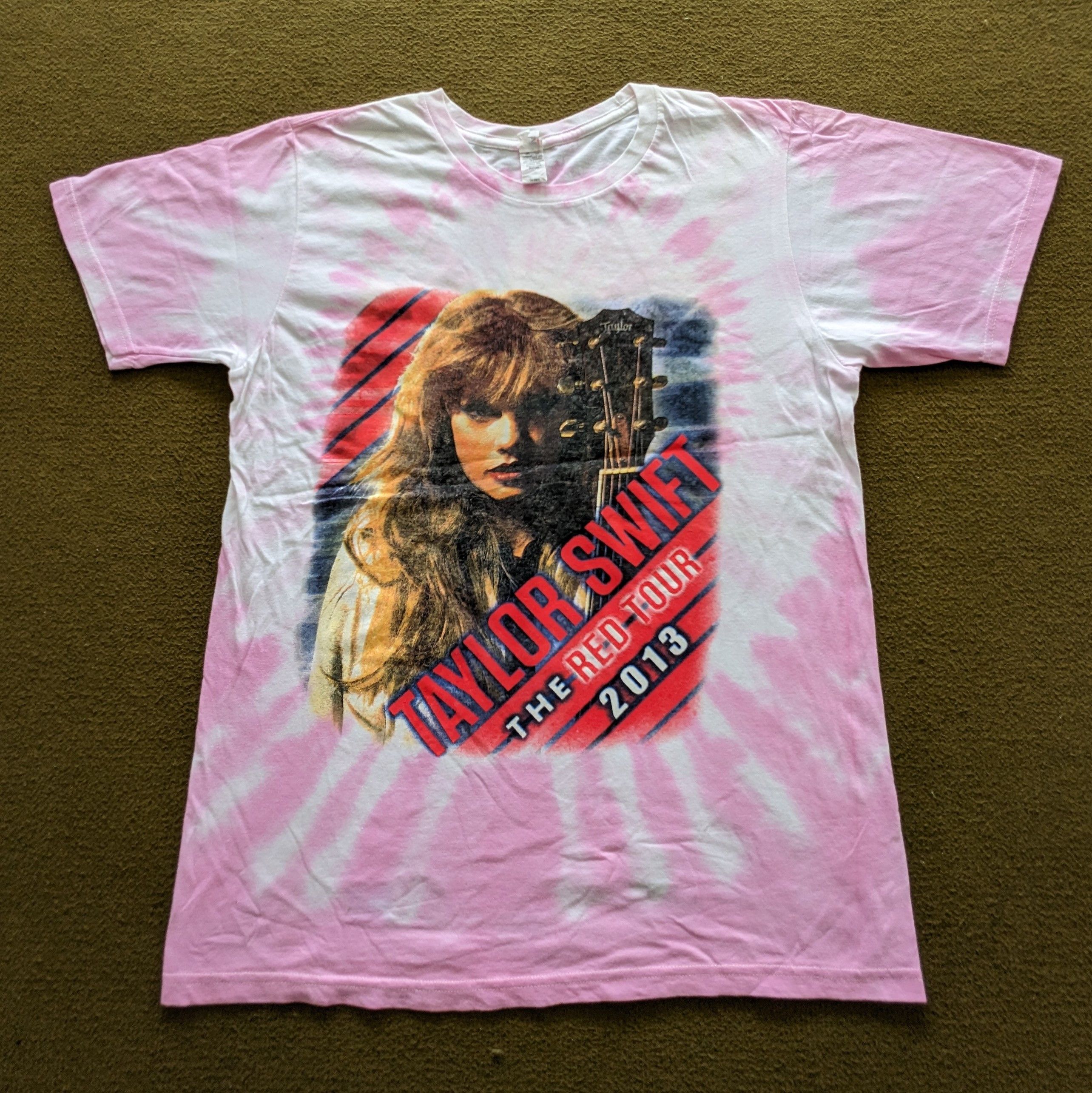 Vintage Vintage TAYLOR SWIFT The Red Tour American Singer T-shirt Size US M / EU 48-50 / 2 - 3 Thumbnail
