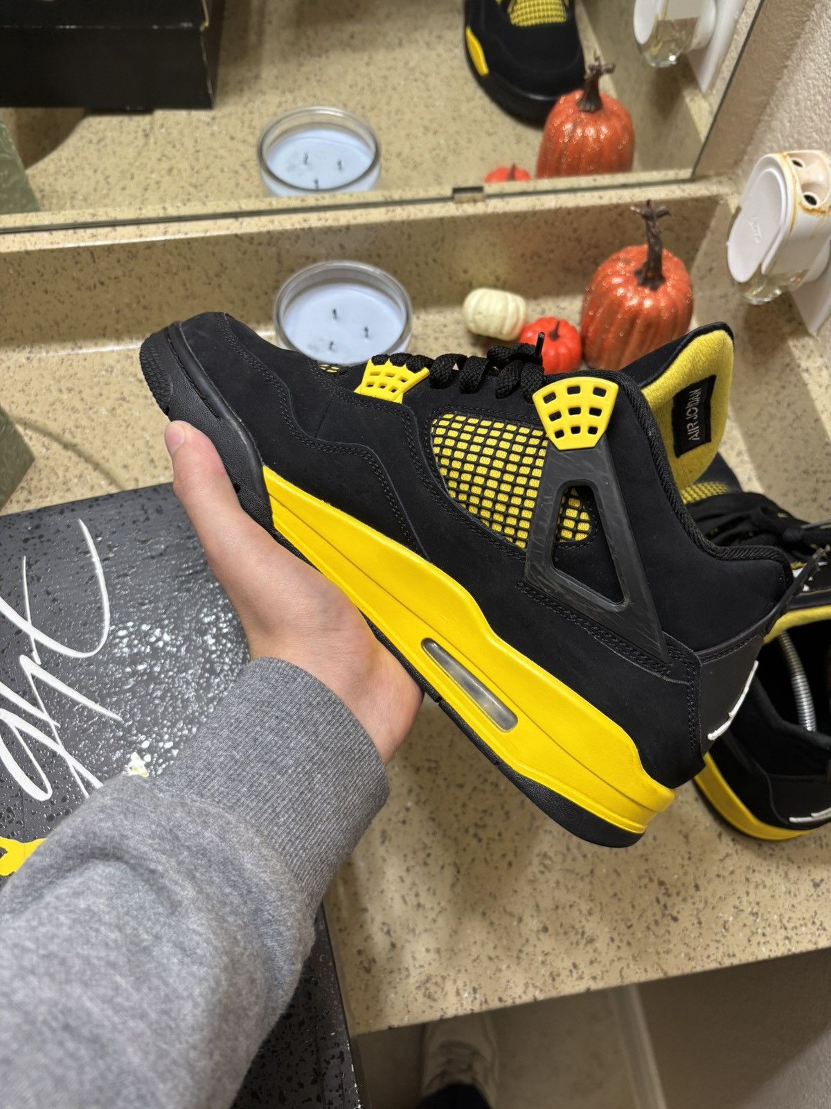 Jordan Brand Jordan 4 yellow thunder Size US 11 / EU 44 - 2 Thumbnail