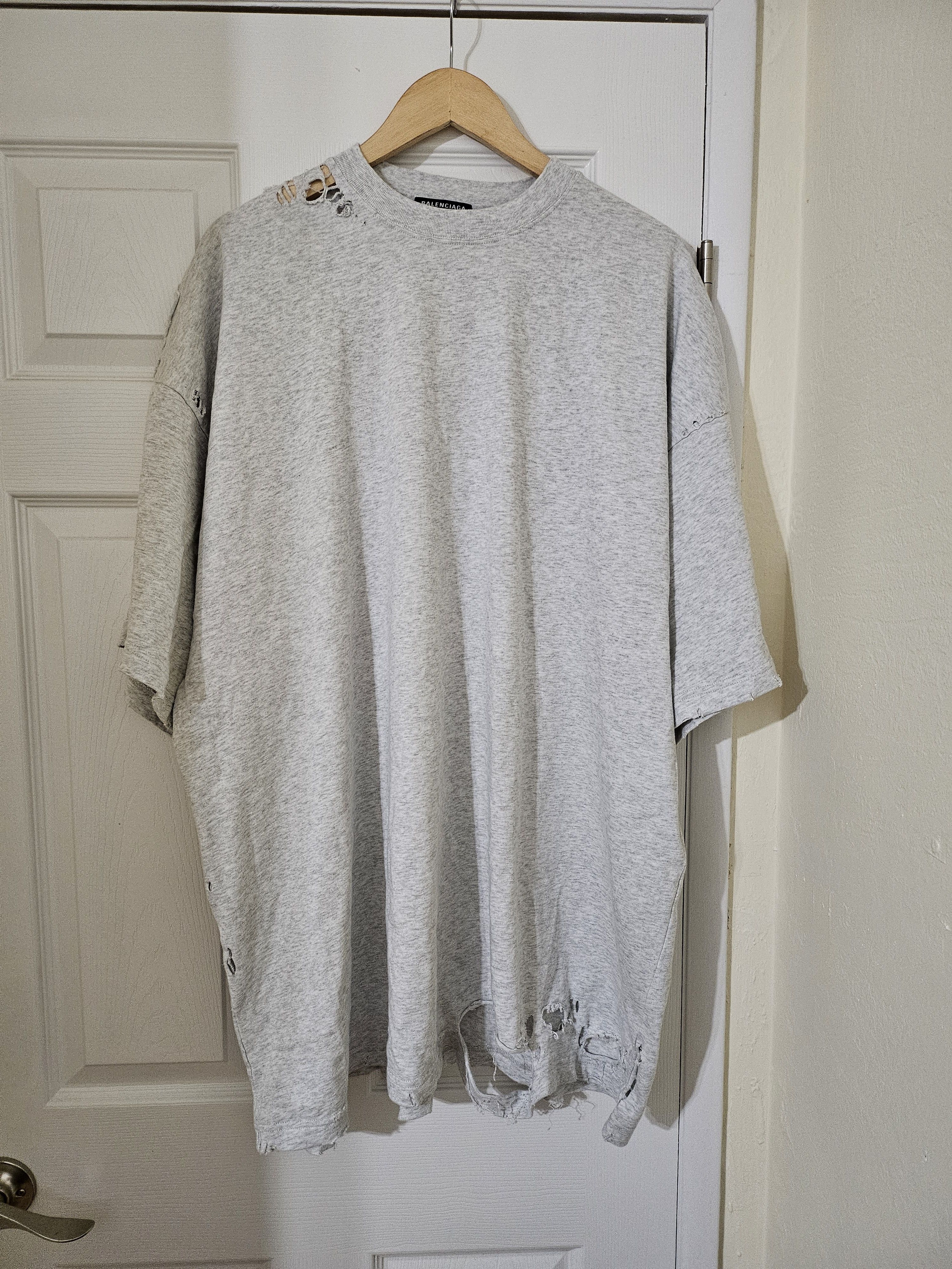 image of Balenciaga 3B Sports Icon Repaired Destroyed T-Shirt, Size 4 in Grey, Men's