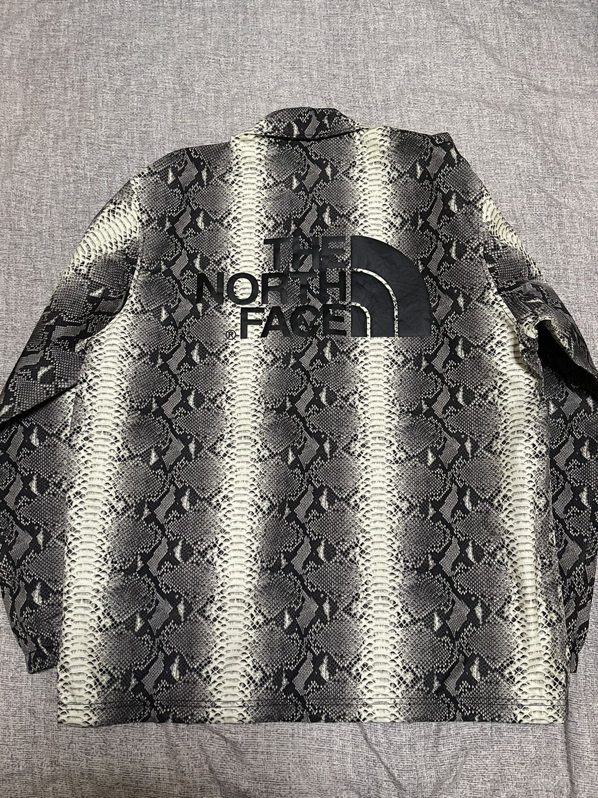 Supreme × The North Face Supreme tnf the north face snakeskin taped seam coach Jacket Size US L / EU 52-54 / 3 - 2 Thumbnail
