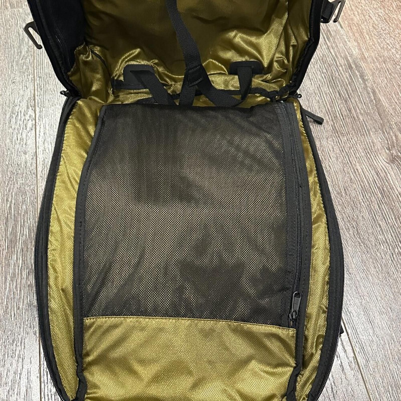 Victorinox Victorinox Rolling Suitcase – Hard to Find – Retails $500 Size ONE SIZE - 8 Thumbnail