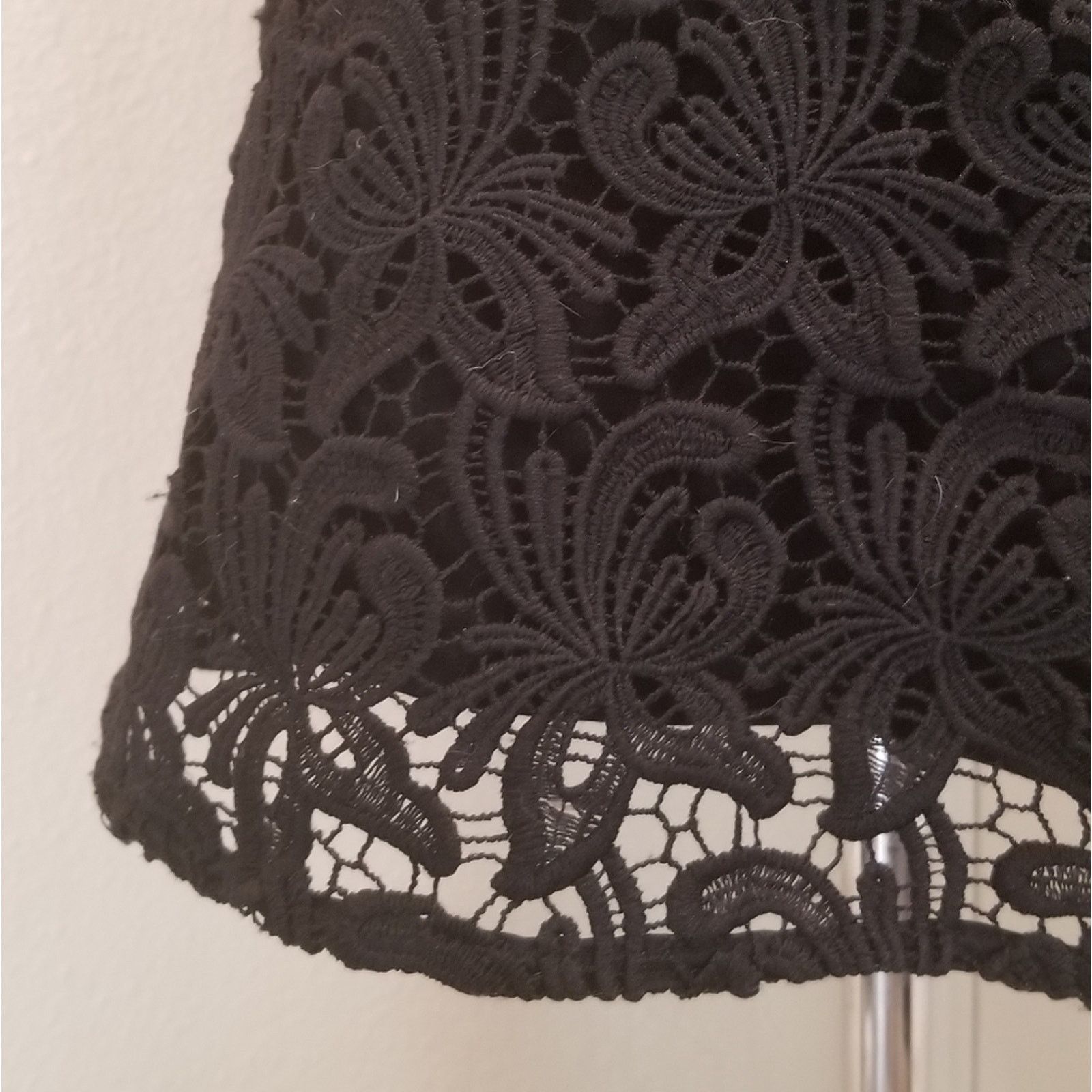 Loft Loft Black Lace Ponte Skirt Small Size 27" / US 4 / IT 40 - 5 Thumbnail