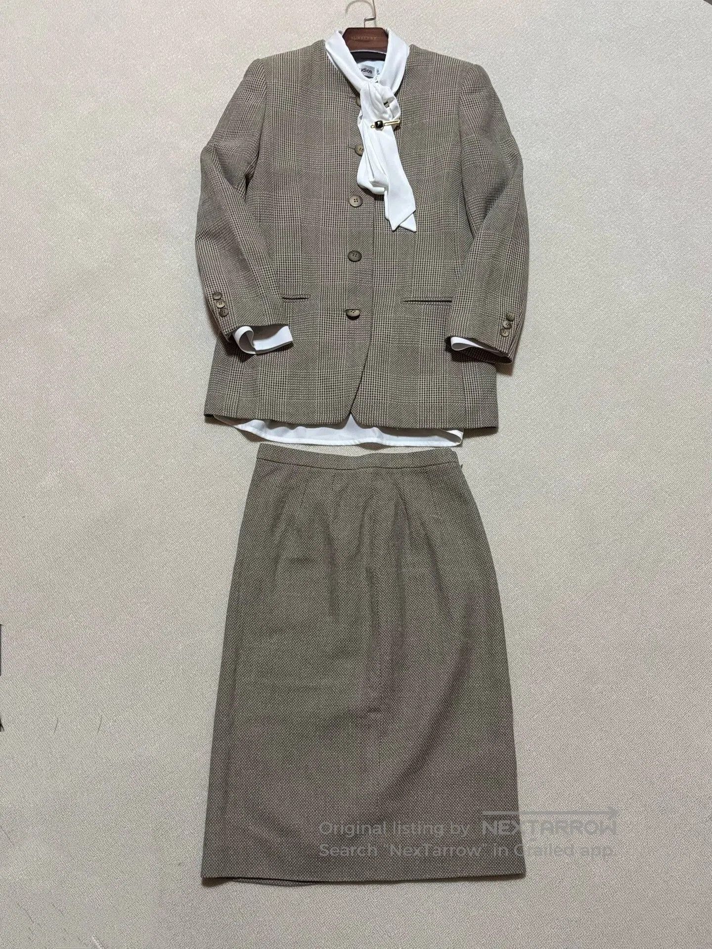 Burberry Burberry 90s Vintage Women's Suit Skirt Set. Size M / US 6-8 / IT 42-44 - 1 Thumbnail