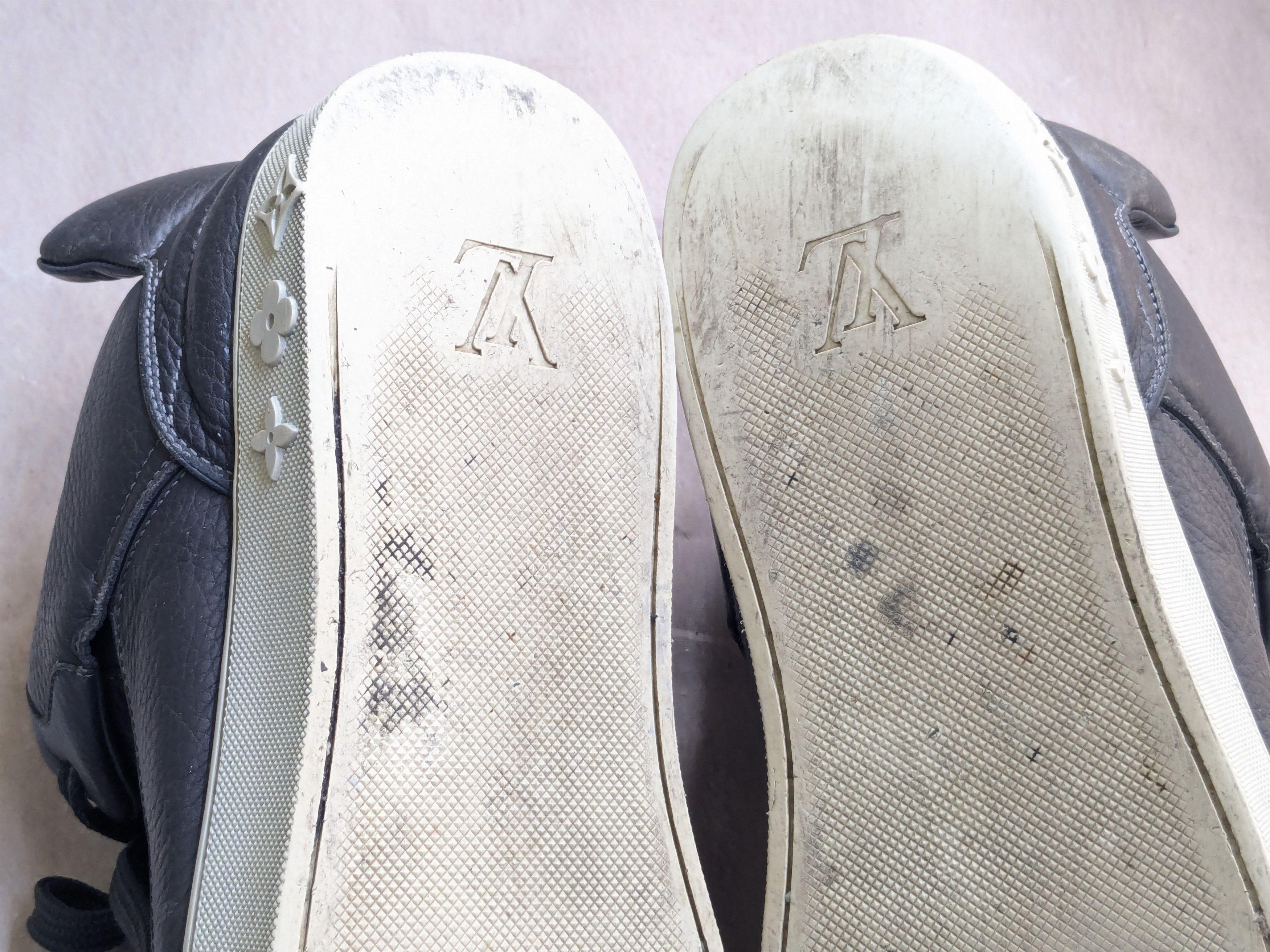 Kanye West × Louis Vuitton Louis Vuitton Dons Kanye West Gray Leather Low Tops 11 Size US 11 / EU 44 - 22 Thumbnail