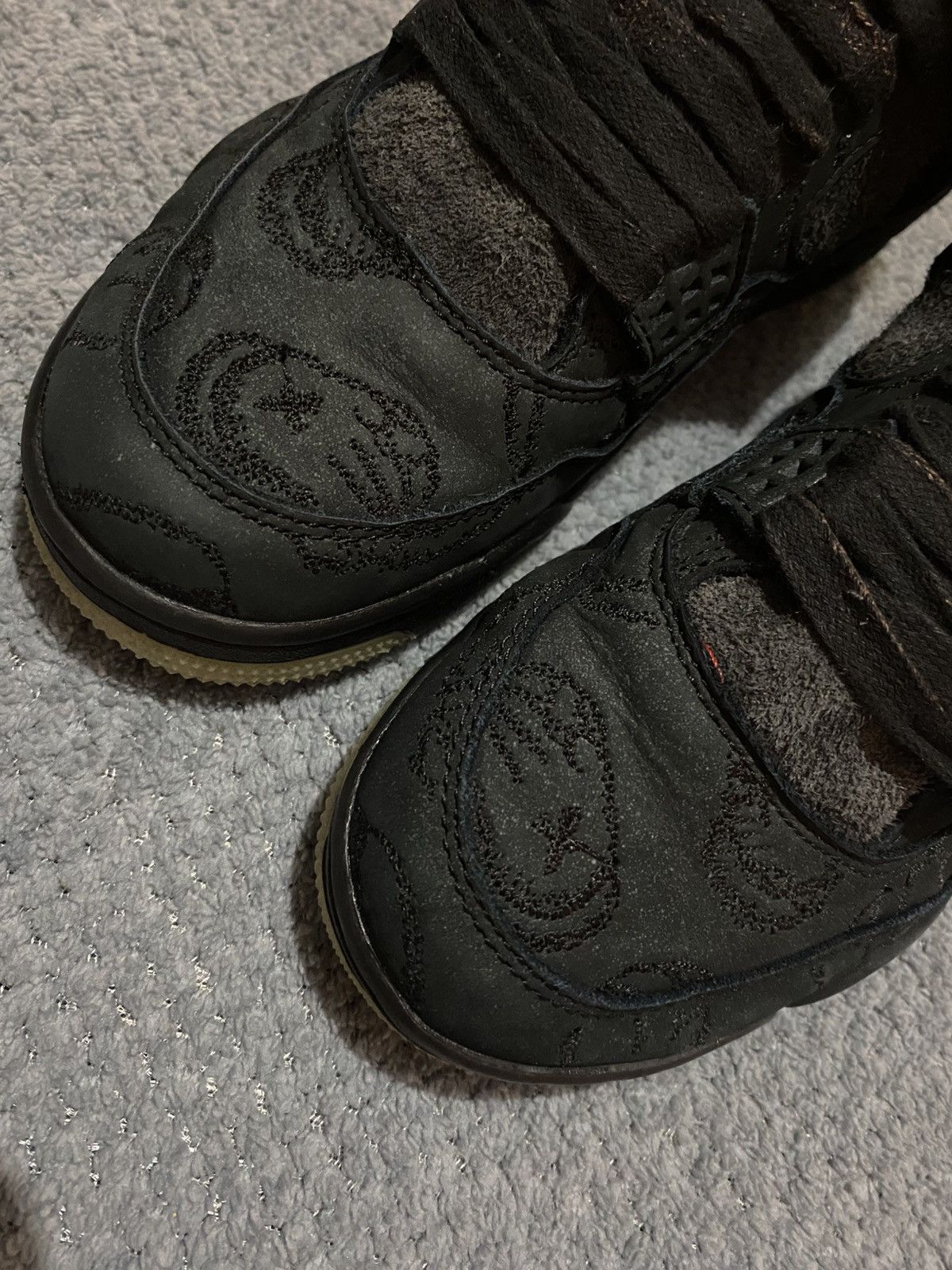 Jordan Brand × Kaws Nike Air Jordan 4 x Kaws "Black" Size US 7 / EU 40 - 3 Thumbnail