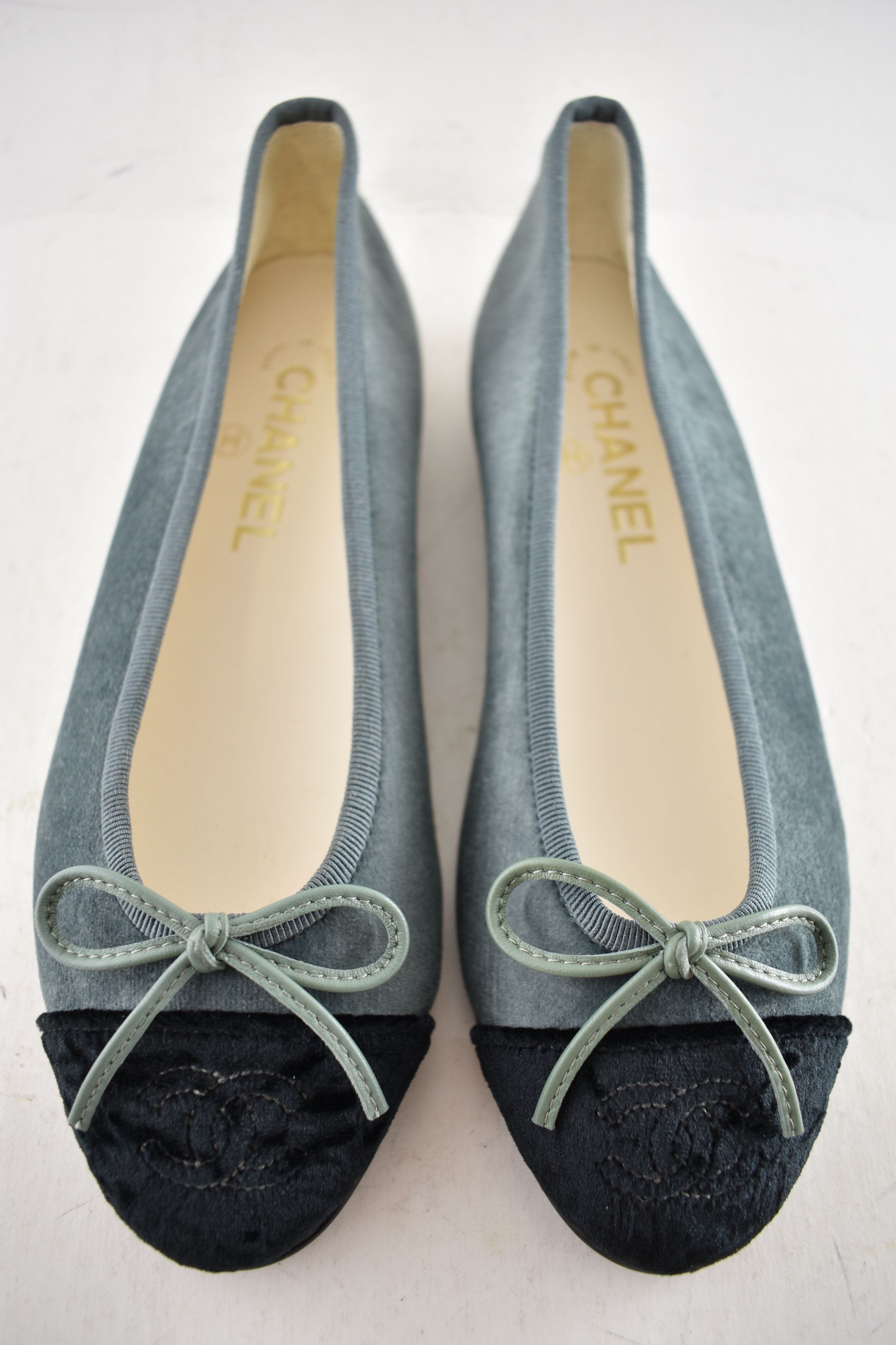 Chanel Chanel 24A Black Velvet CC Classic Ballet Ballerina Flat 36c Size US 6 / IT 36 - 3 Thumbnail