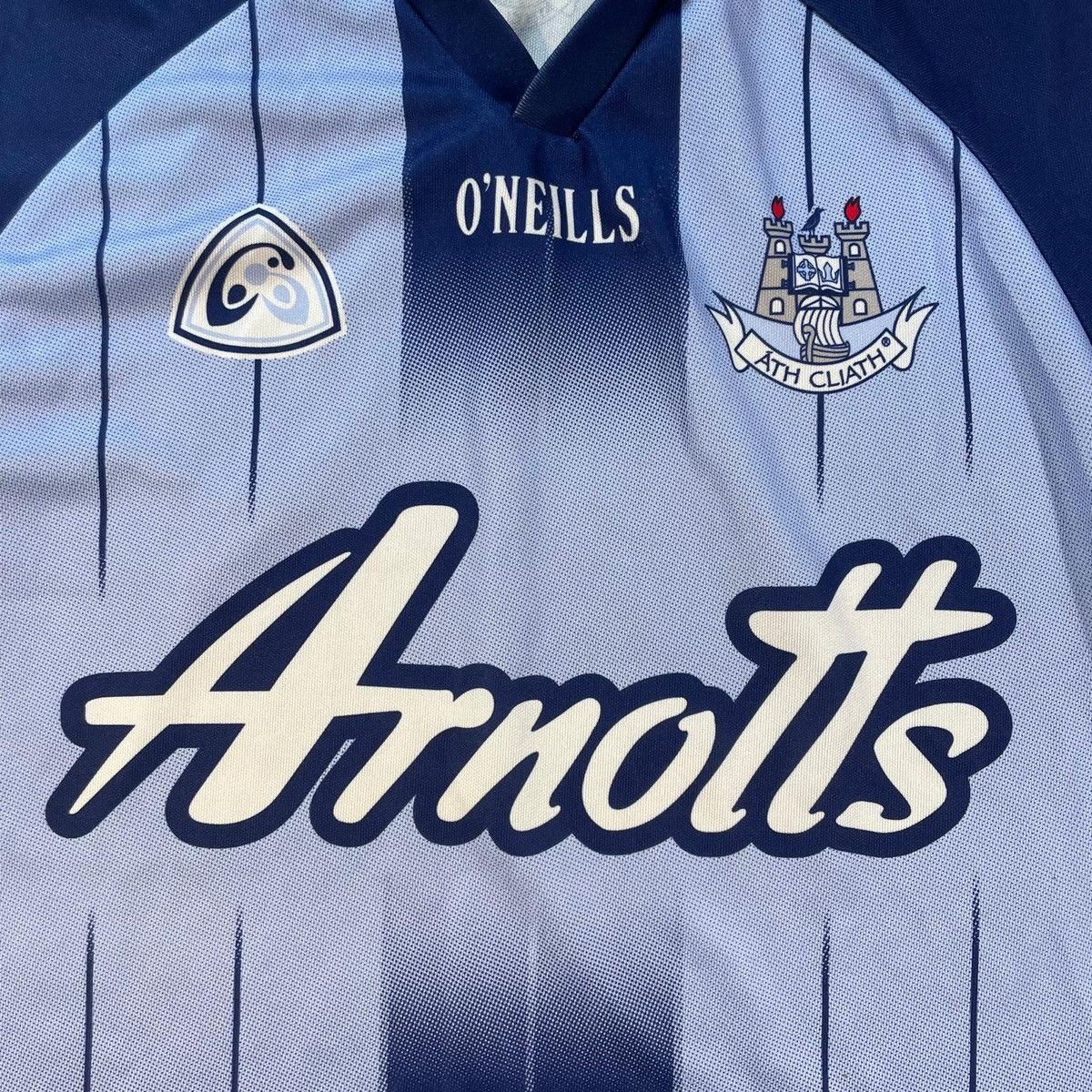 O'Neills Arnotts ath cliath GAA O’neills jersey shirt tee navy y2k Size US M / EU 48-50 / 2 - 6 Thumbnail