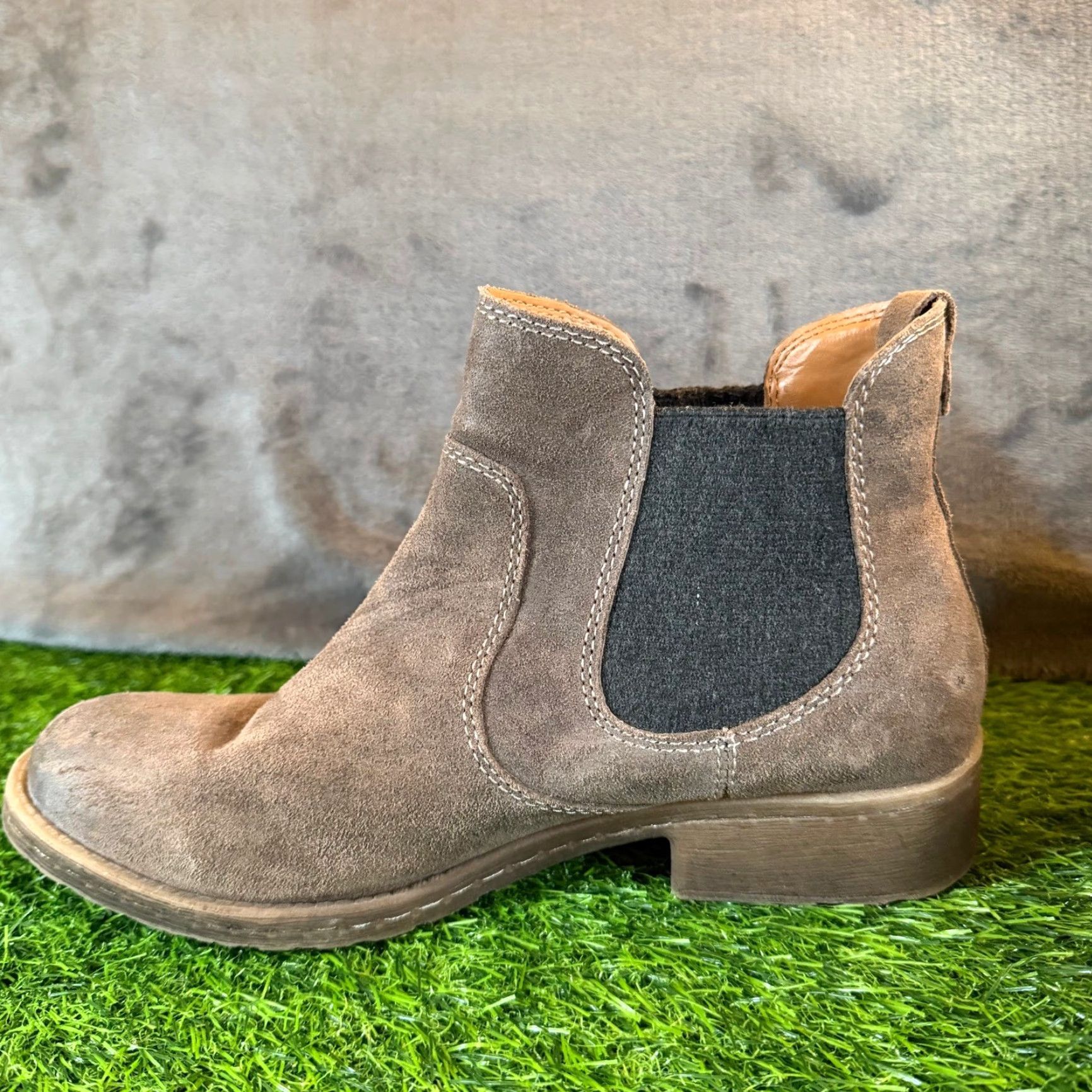 Vintage Comfortiva Distressed Brown Suede Chelsea Ankle Boots Womens 9.5M Bootie Block Heel Casual Fall Winter Bohemian 90s Leather Lining Pull On Knit? Size US 10 / IT 40 - 5 Thumbnail