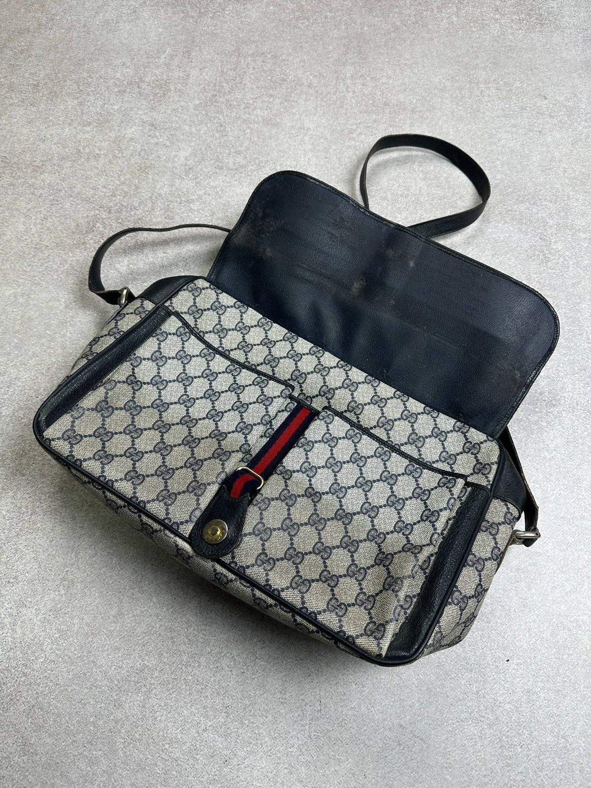 Gucci Vintage 80s Gucci GG Leather Crossbody Bag Very Rare Size ONE SIZE - 4 Thumbnail