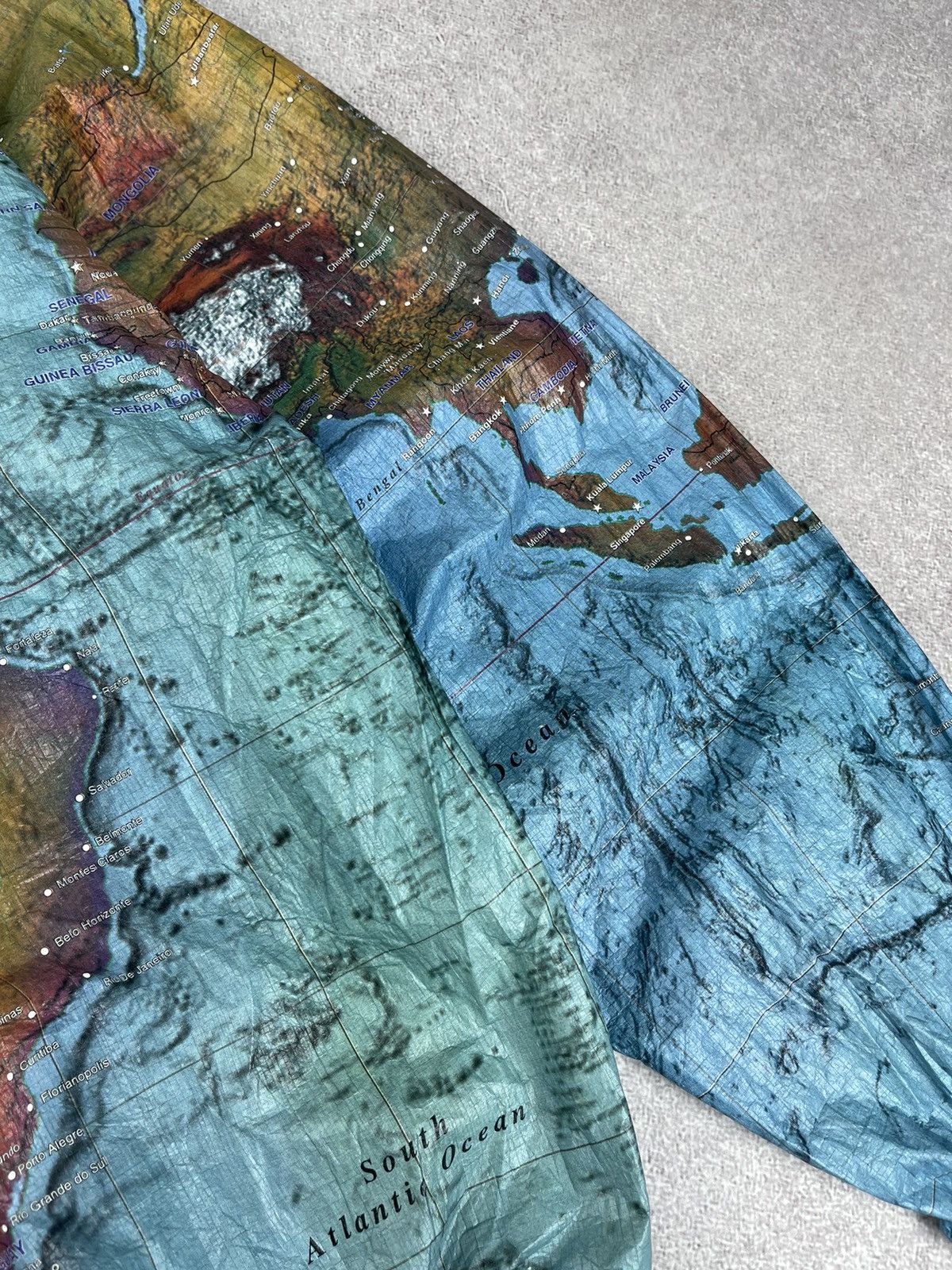 Vintage Vintage1998 World Map All Over Print Jacket Kurt Cobain Size US XL / EU 56 / 4 - 8 Thumbnail