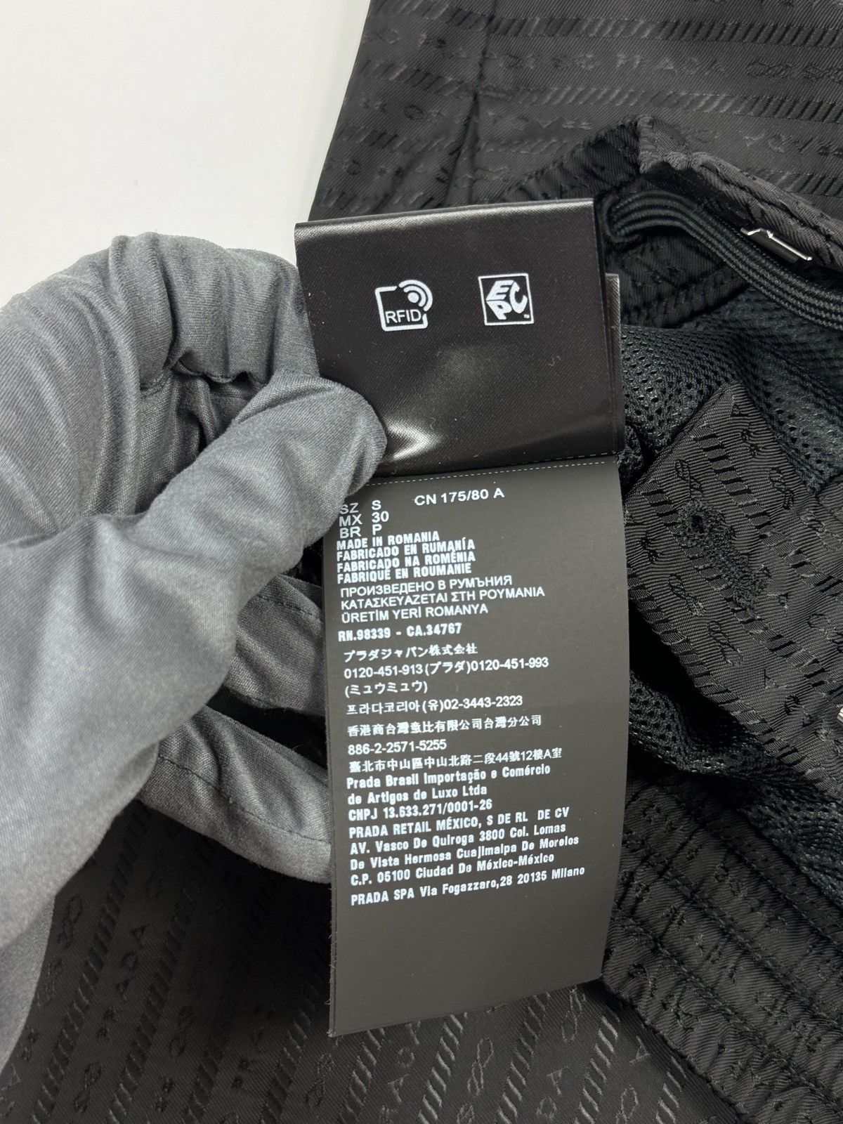 Prada LOGO PRINT NYLON TROUSERS Size US 30 / EU 46 - 10 Thumbnail