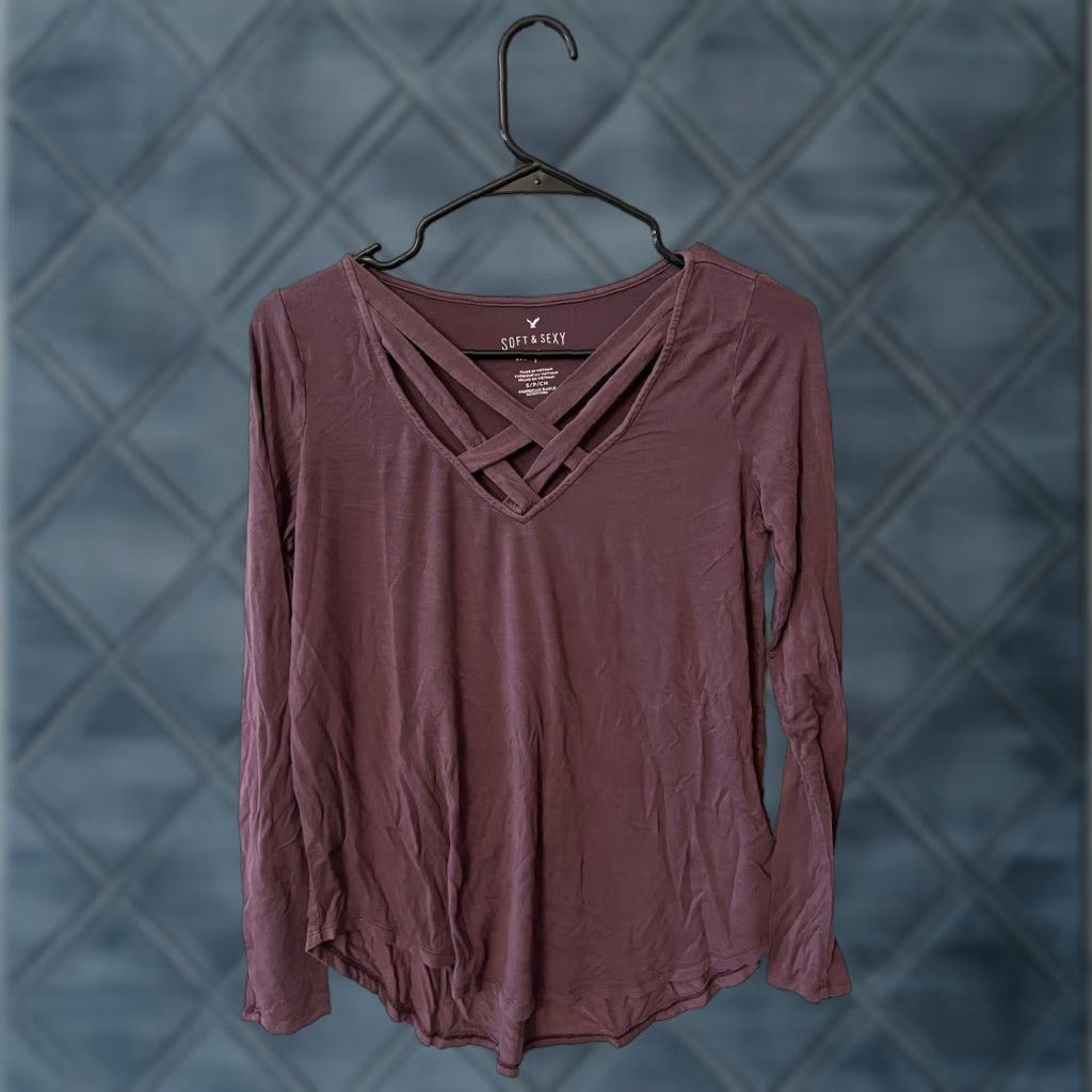 American Eagle Outfitters American Eagle Outfitters Shirt Womens Small V-Neck Maroon Long Sleeve T-Shirt Basic Casual Regular Man Made Modal设计 Size 28" / US 6 / IT 42 - 1 Thumbnail
