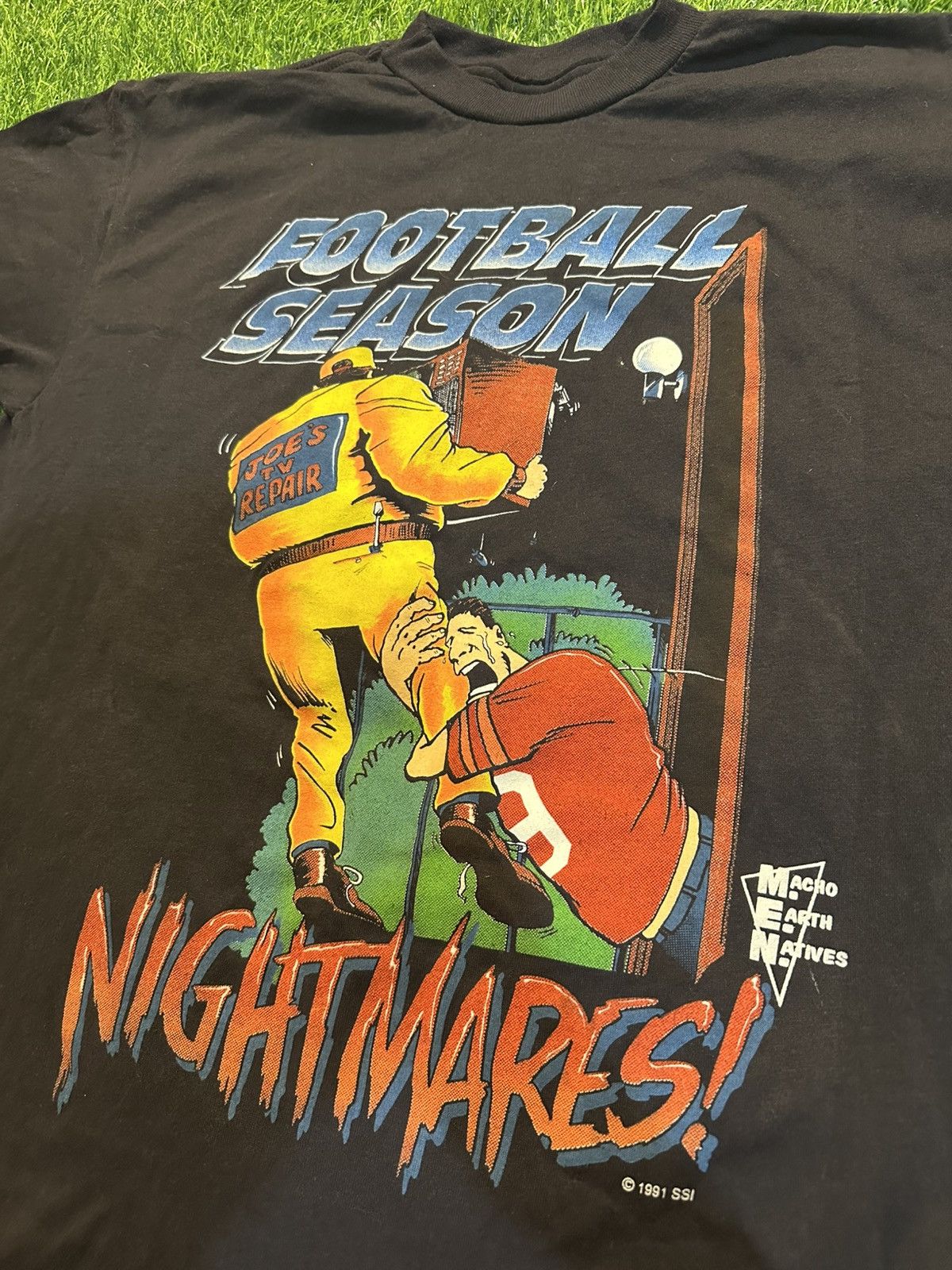 Vintage Vintage Football Season 1991 Nightmares Tee Shirt Size Large Size US L / EU 52-54 / 3 - 2 Thumbnail