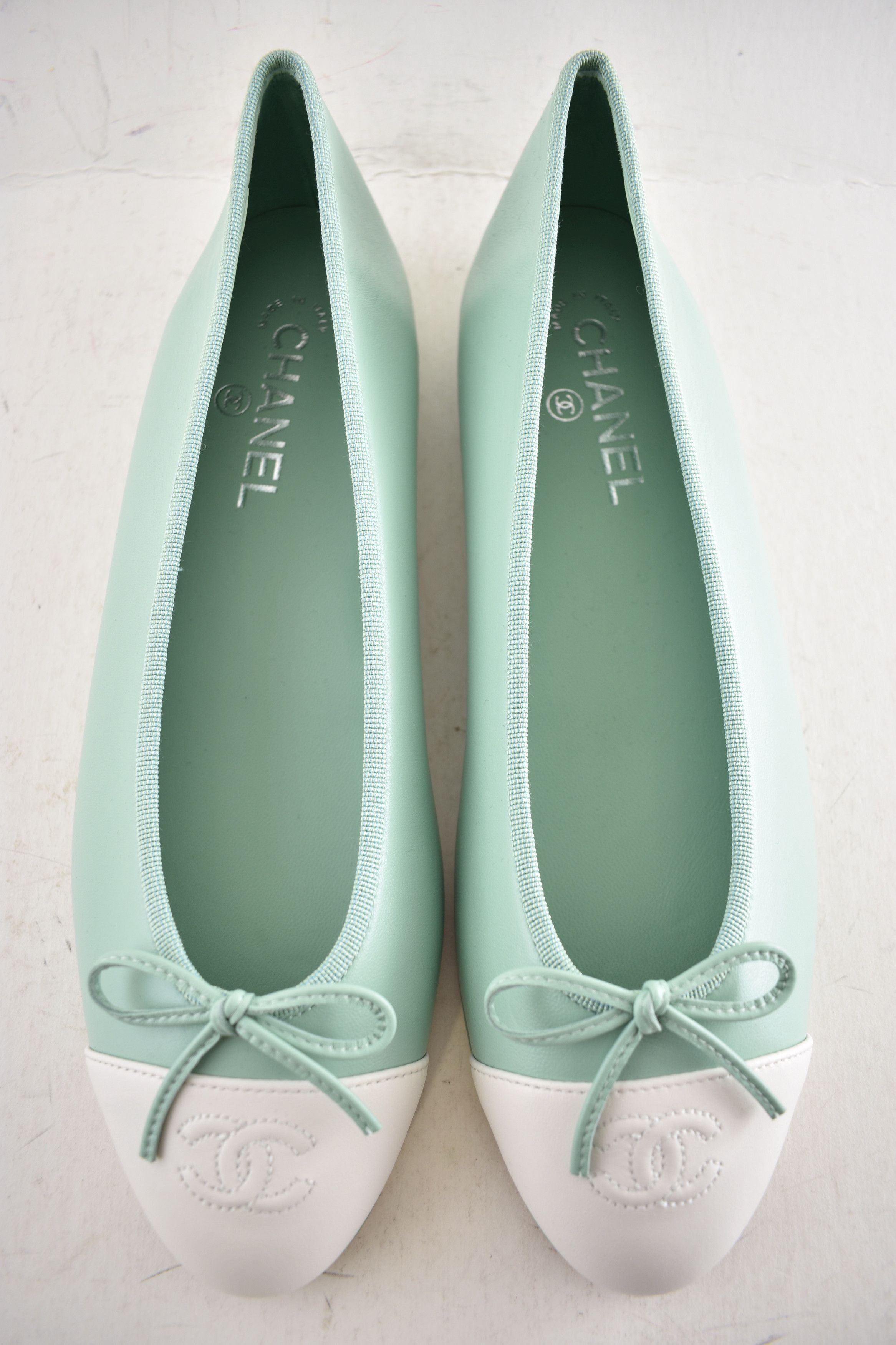 Chanel 26S Mint White Leather CC Logo Ballet Ballerina Flat 38 Size US 8 / IT 38 - 14 Thumbnail